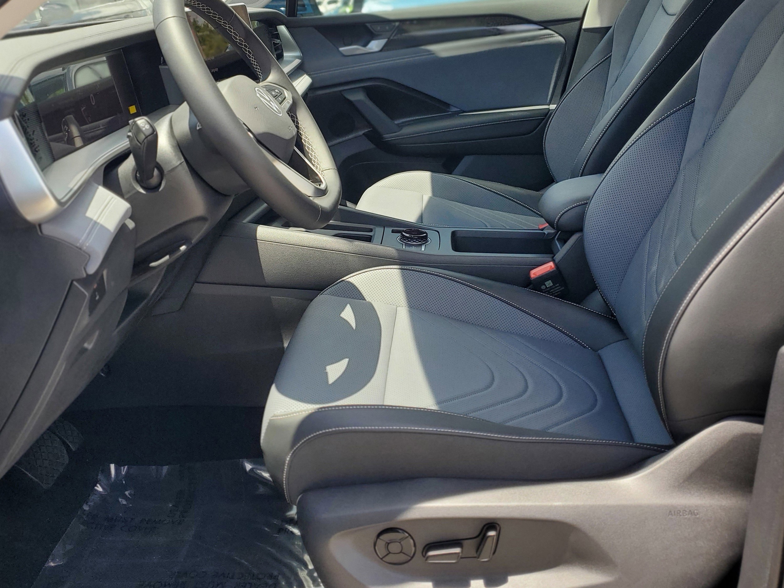 2026 Volkswagen Tiguan SE - Photo 9