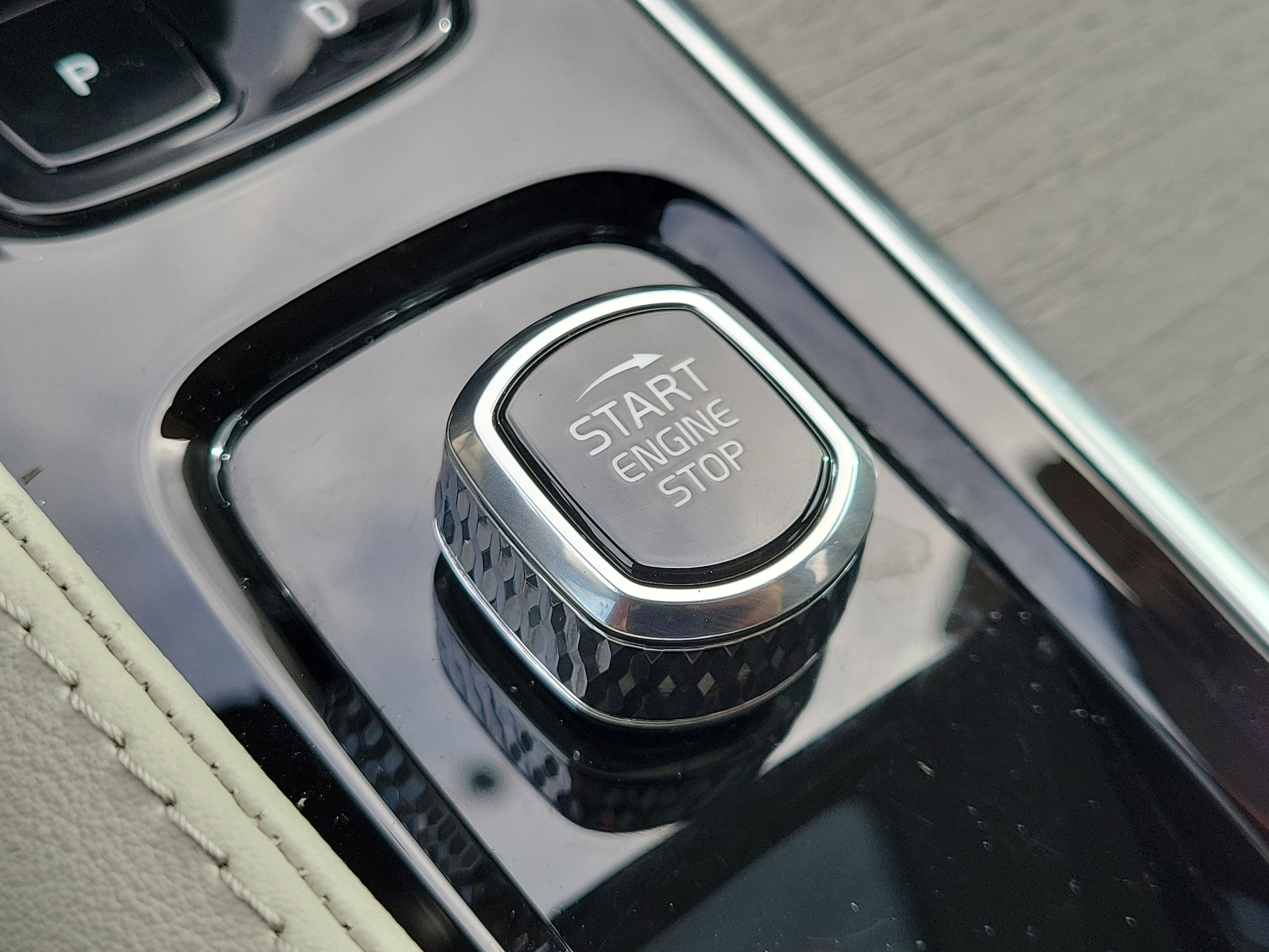 2025 Volvo XC90 Plus - Photo 30