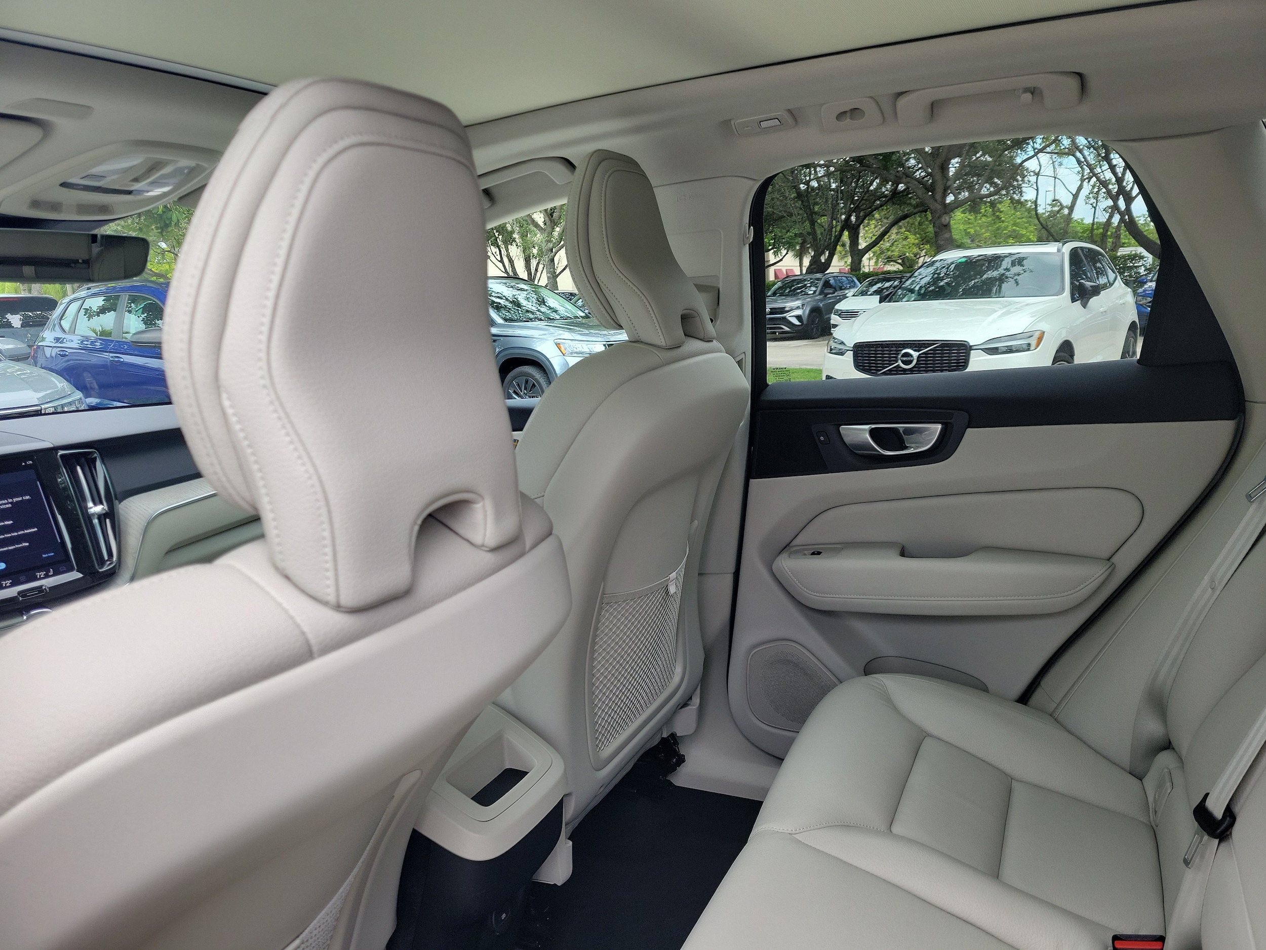 2024 Volvo XC60 Plus - Photo 15