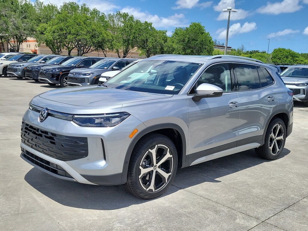 New 2026 Volkswagen Tiguan 2.0T SE SUV