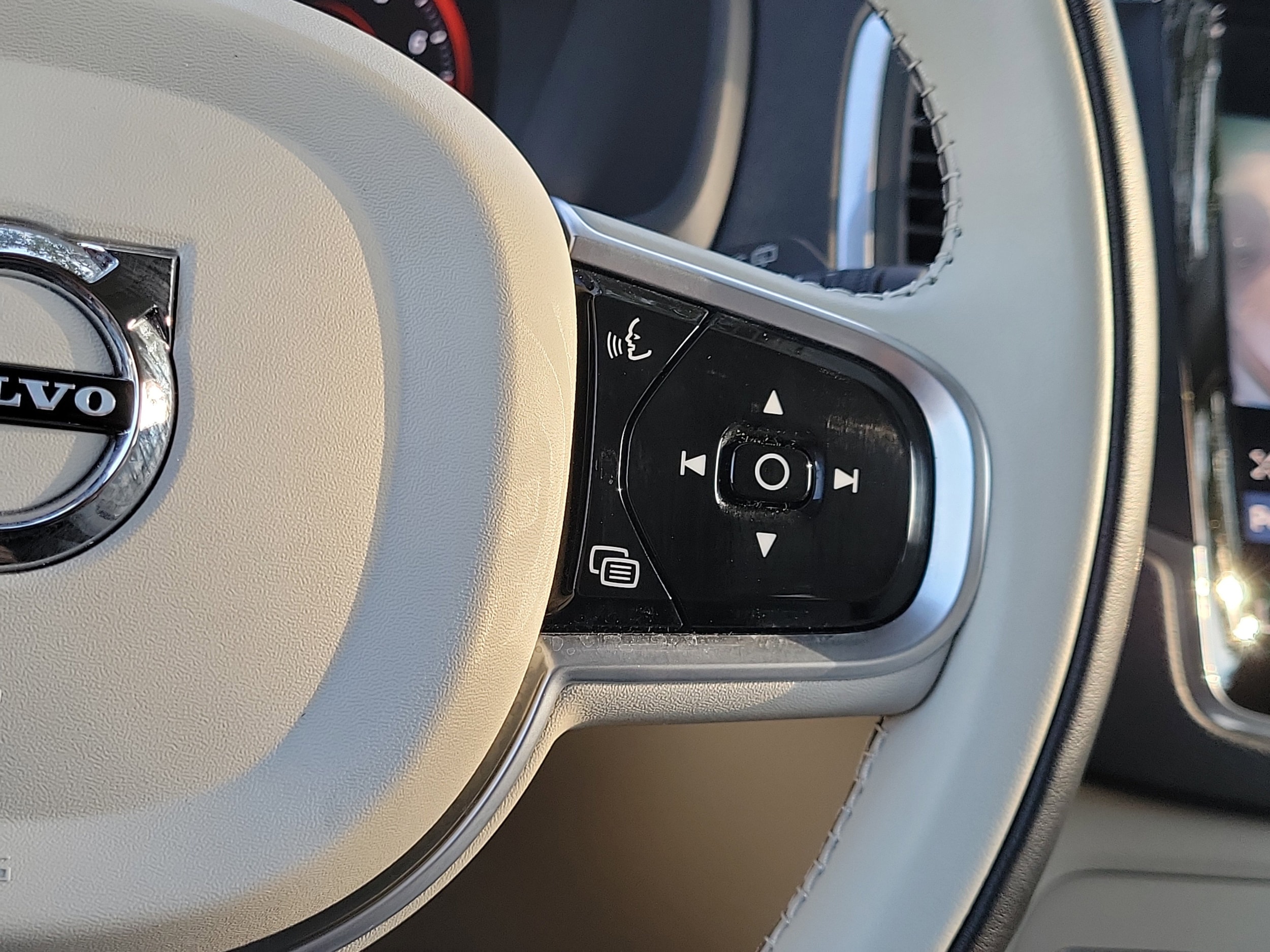 2022 Volvo XC90 Momentum - Photo 21