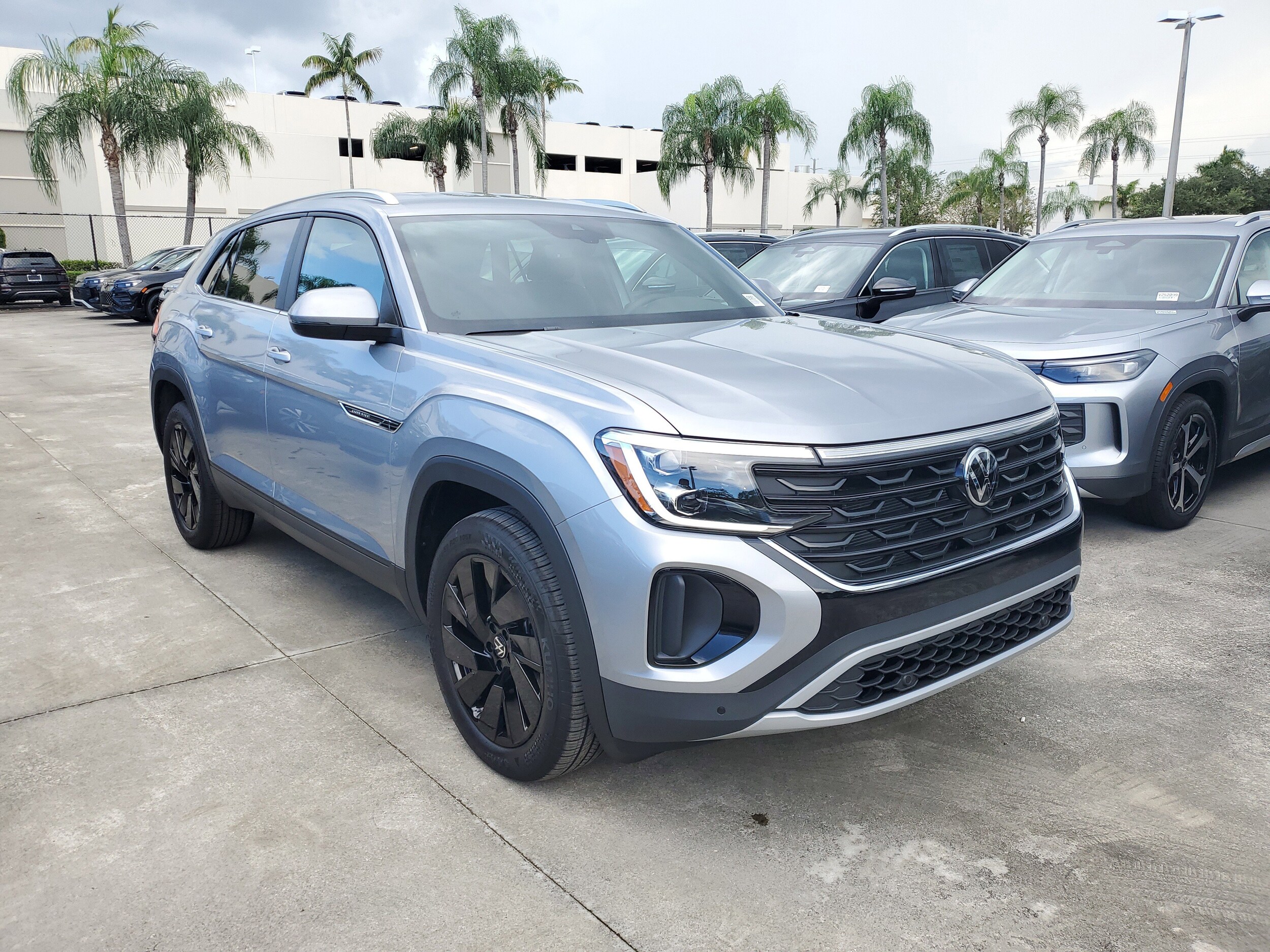 2026 Volkswagen Atlas Cross Sport SE Technology photo 2