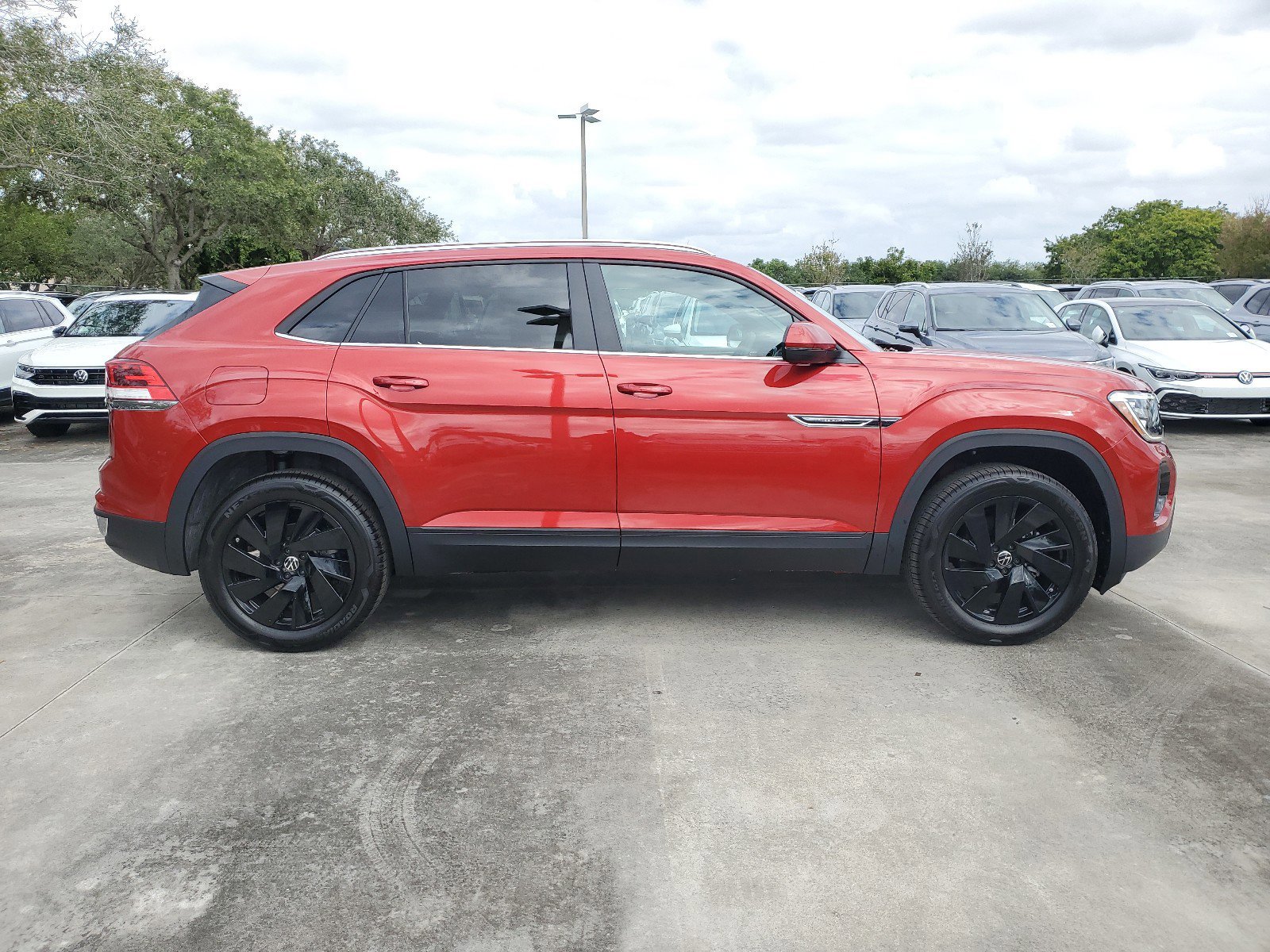 2025 Volkswagen Atlas Cross Sport SE Technology photo 4