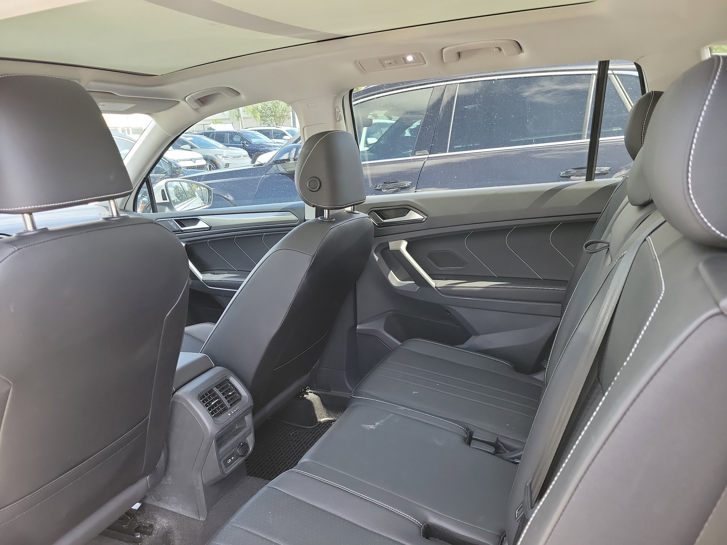 2023 Volkswagen Tiguan SE - Photo 11