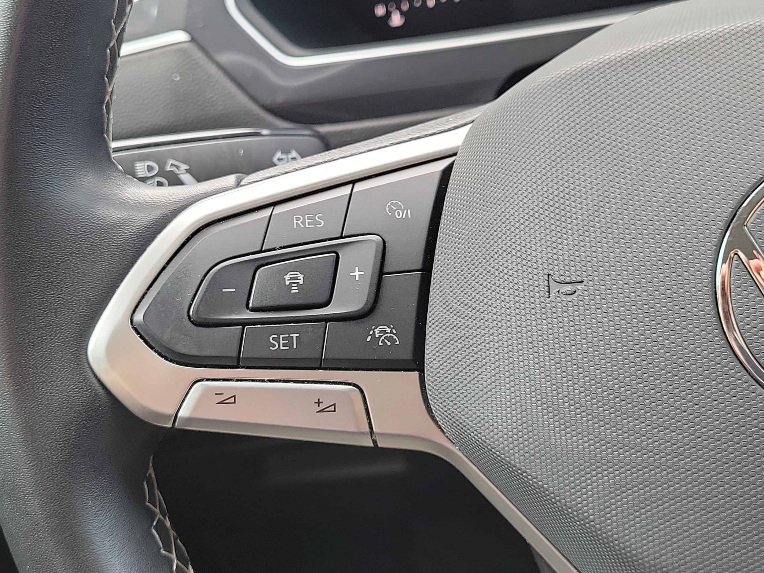 2024 Volkswagen Tiguan SE - Photo 23