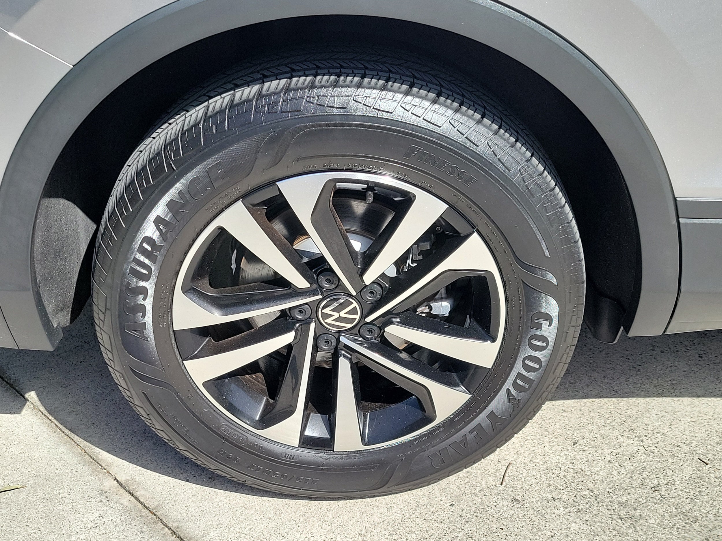 2024 Volkswagen Tiguan S - Photo 9