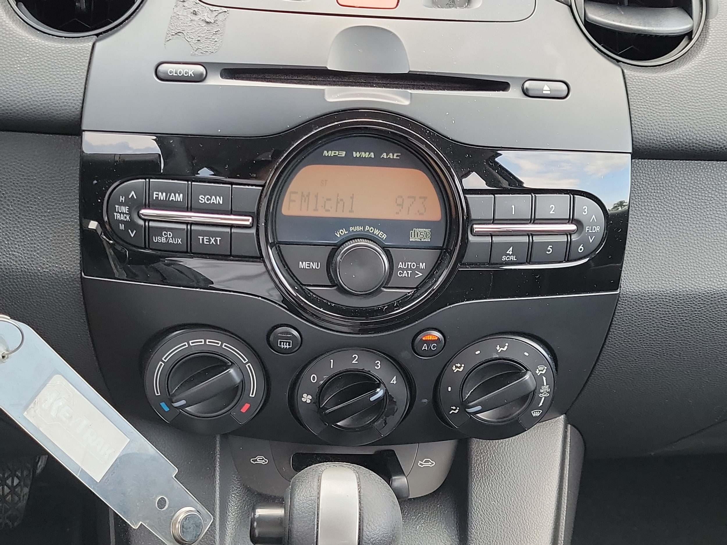 2014 Mazda Mazda2 Touring - Photo 23