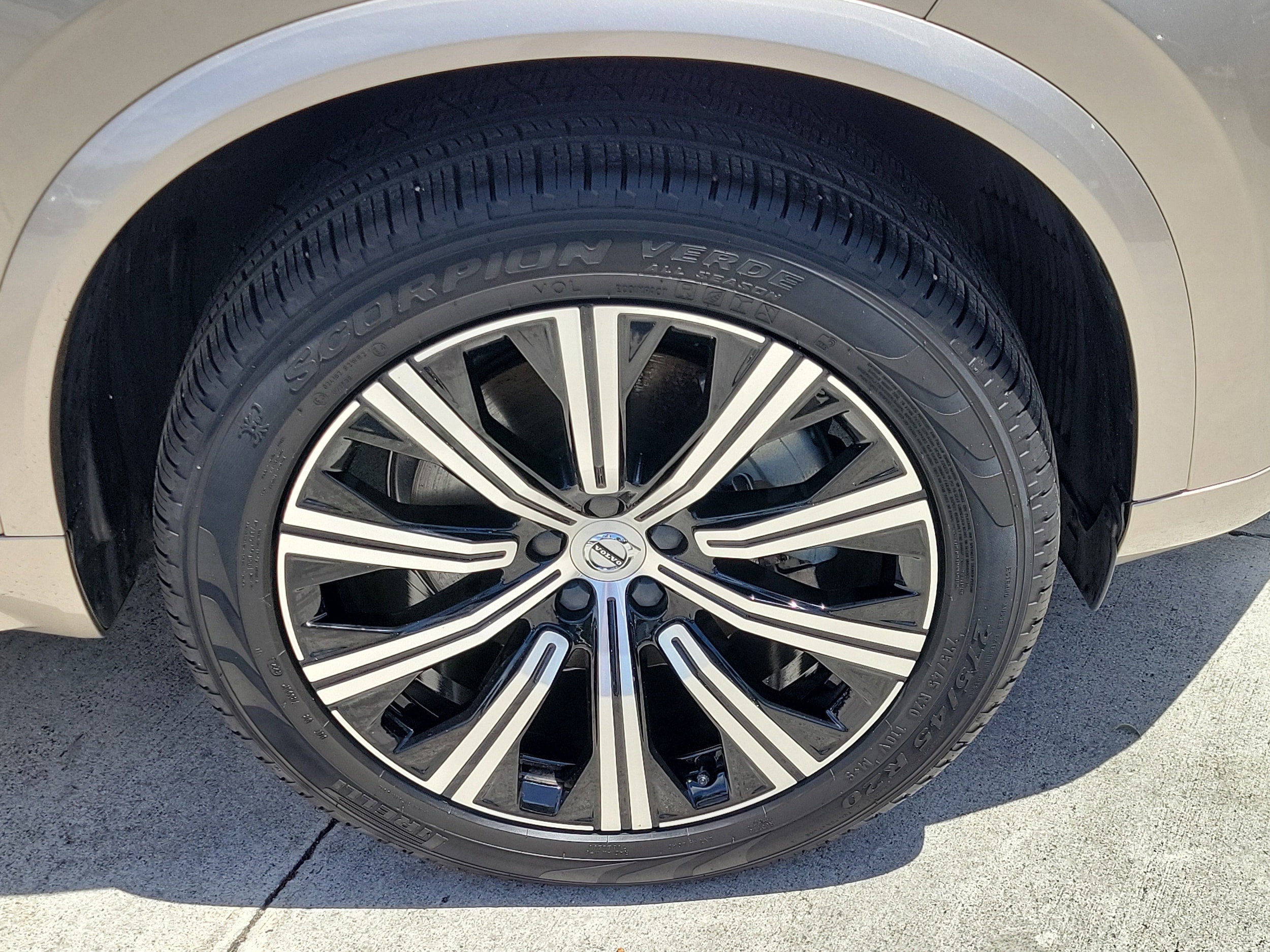 2025 Volvo XC90 Core - Photo 13