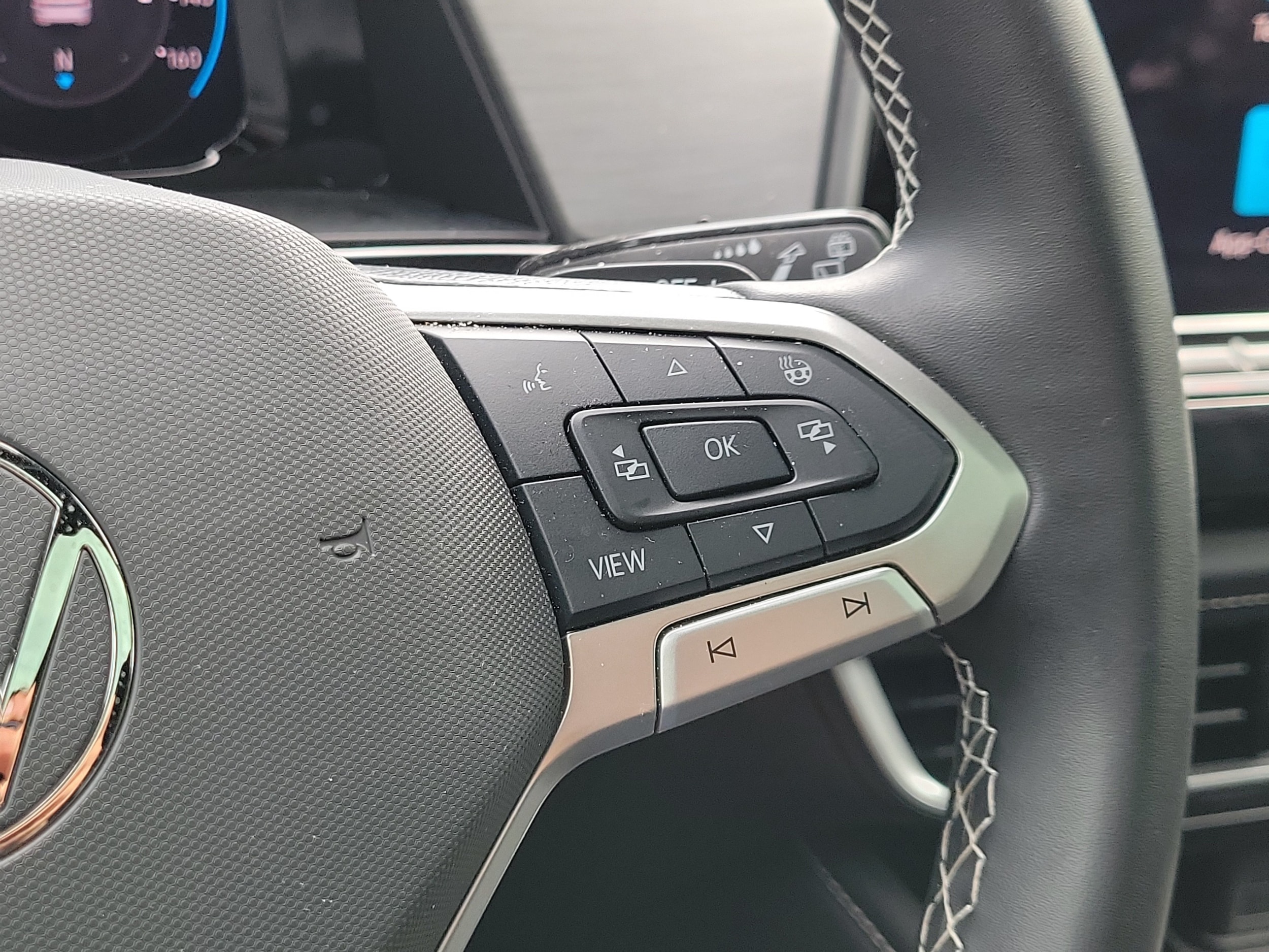 2026 Volkswagen Atlas Cross Sport SE w/Tech - Photo 14