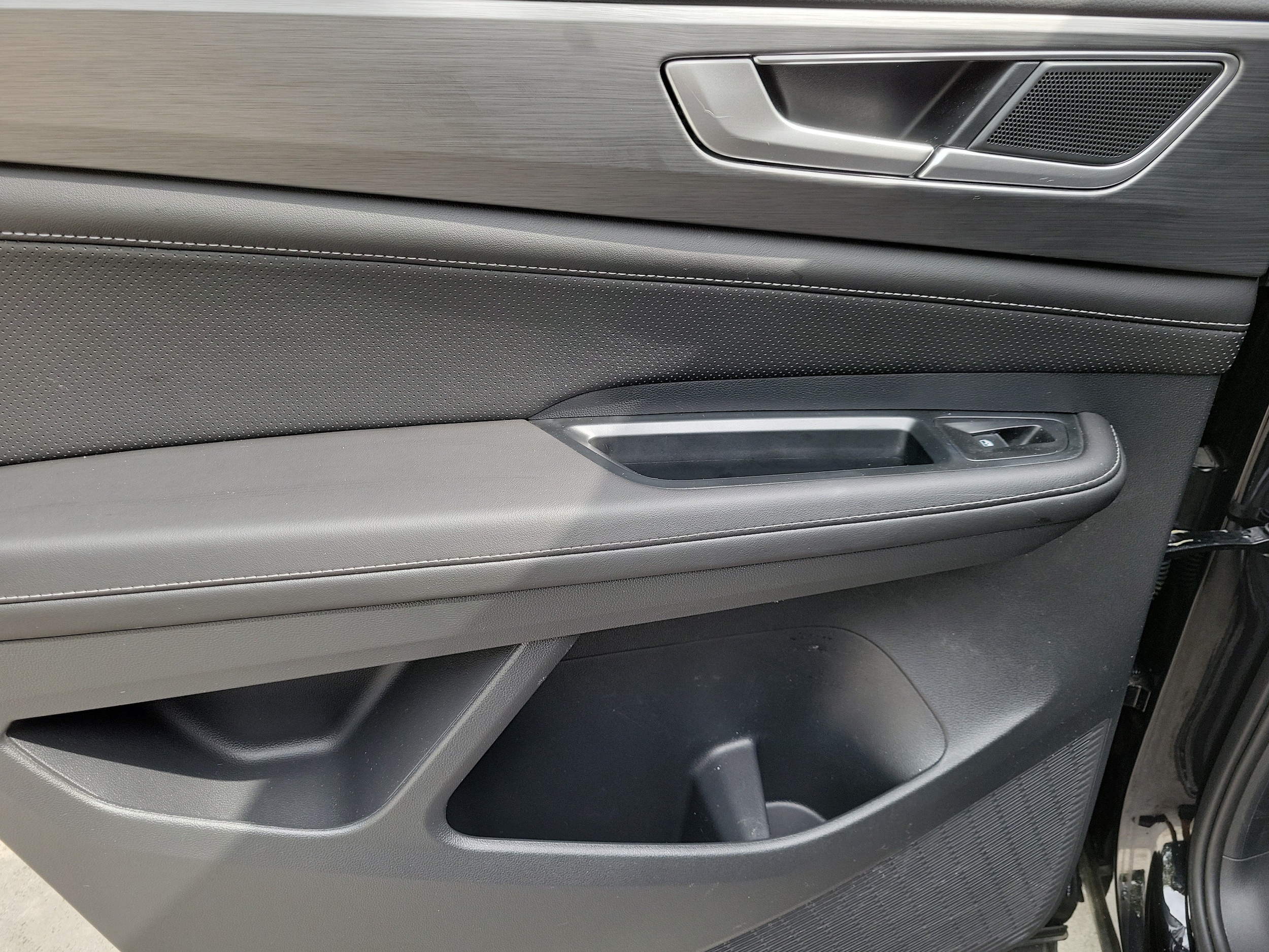 2026 Volkswagen Atlas Cross Sport SE w/Tech - Photo 6