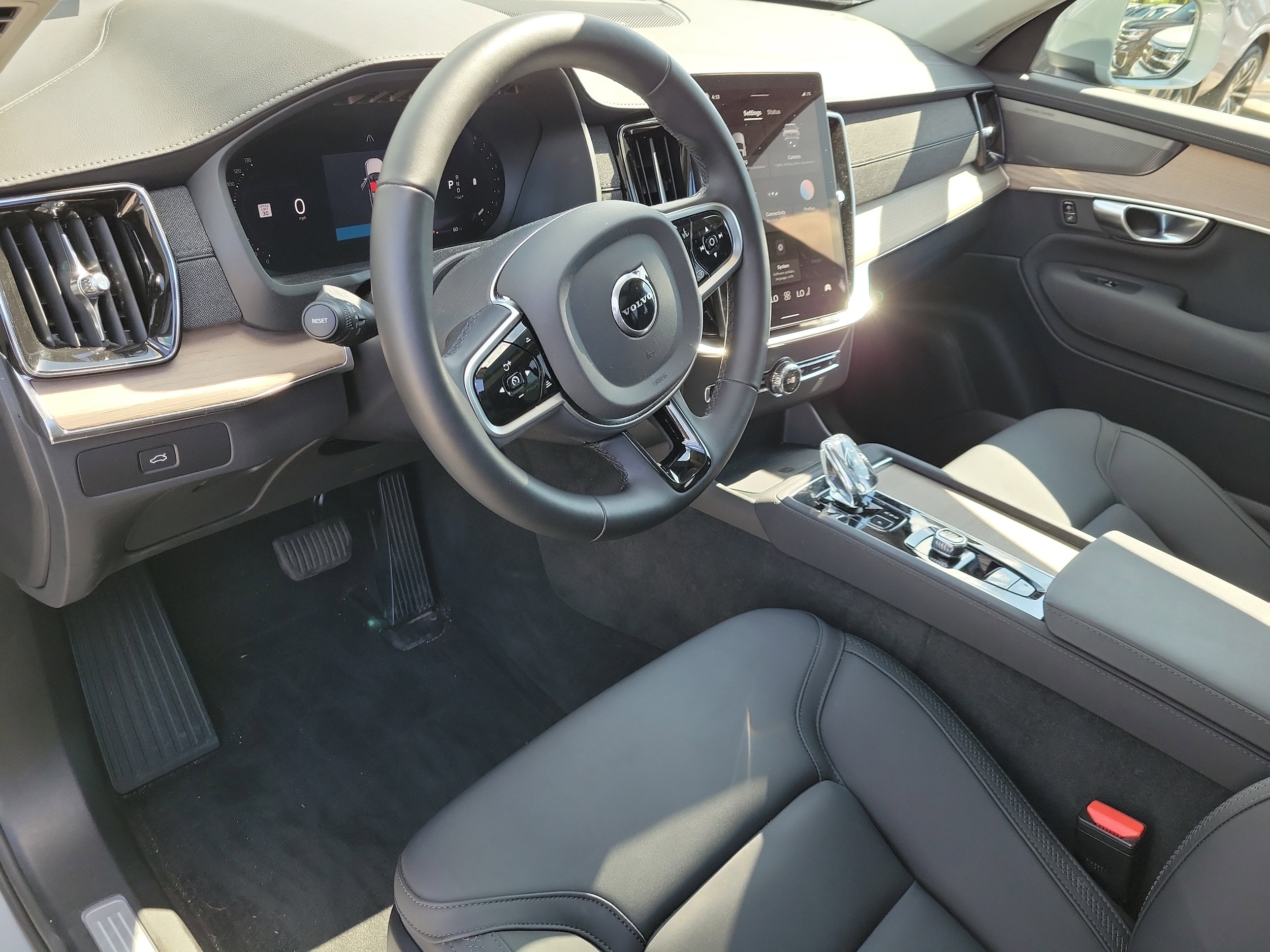 2025 Volvo XC90 Plus - Photo 19