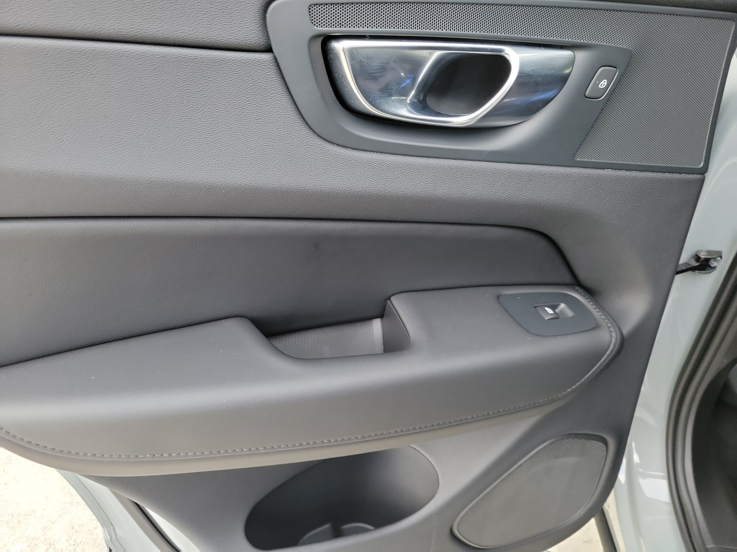 2024 Volvo XC60 Plus - Photo 16