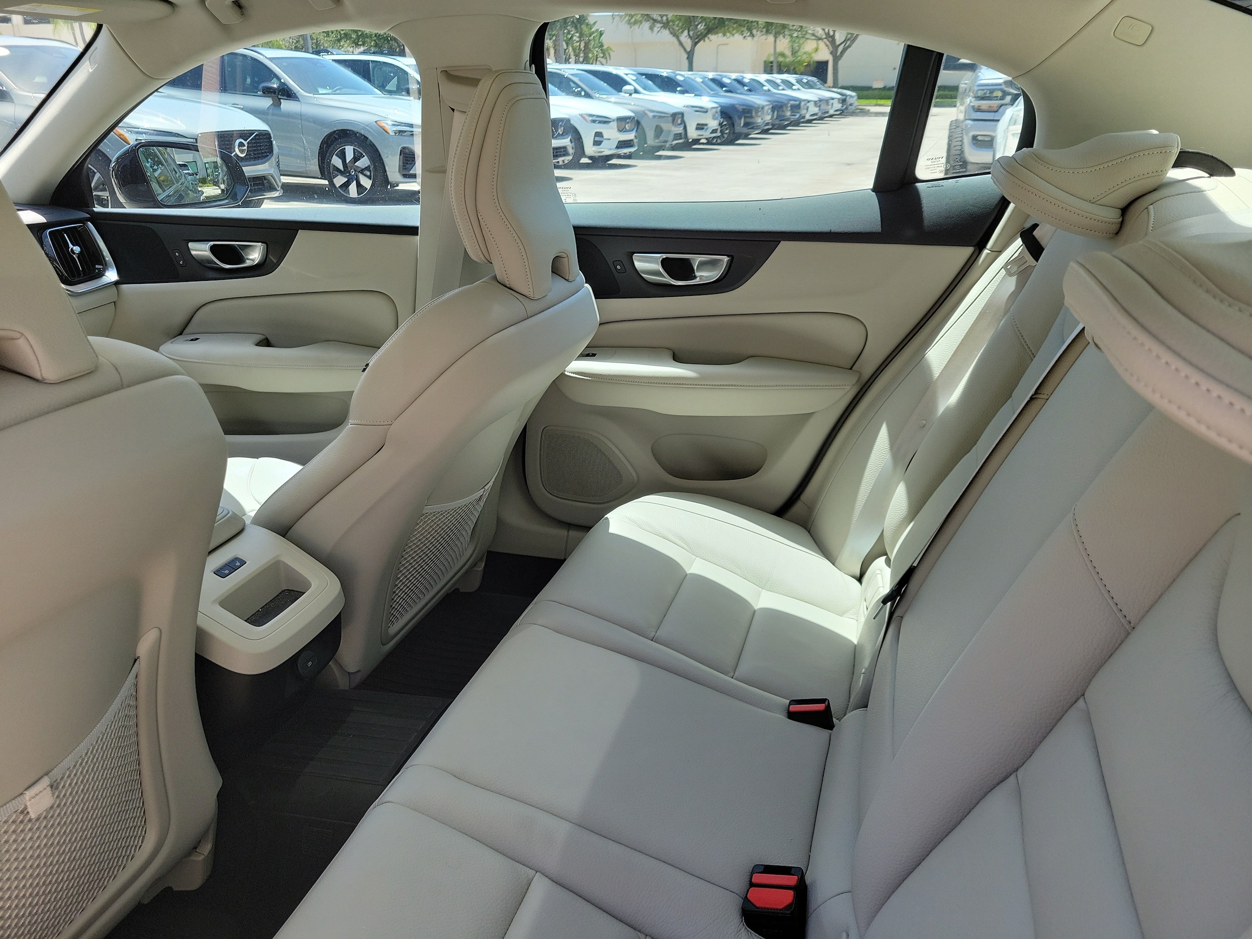 2024 Volvo S60 Plus - Photo 11