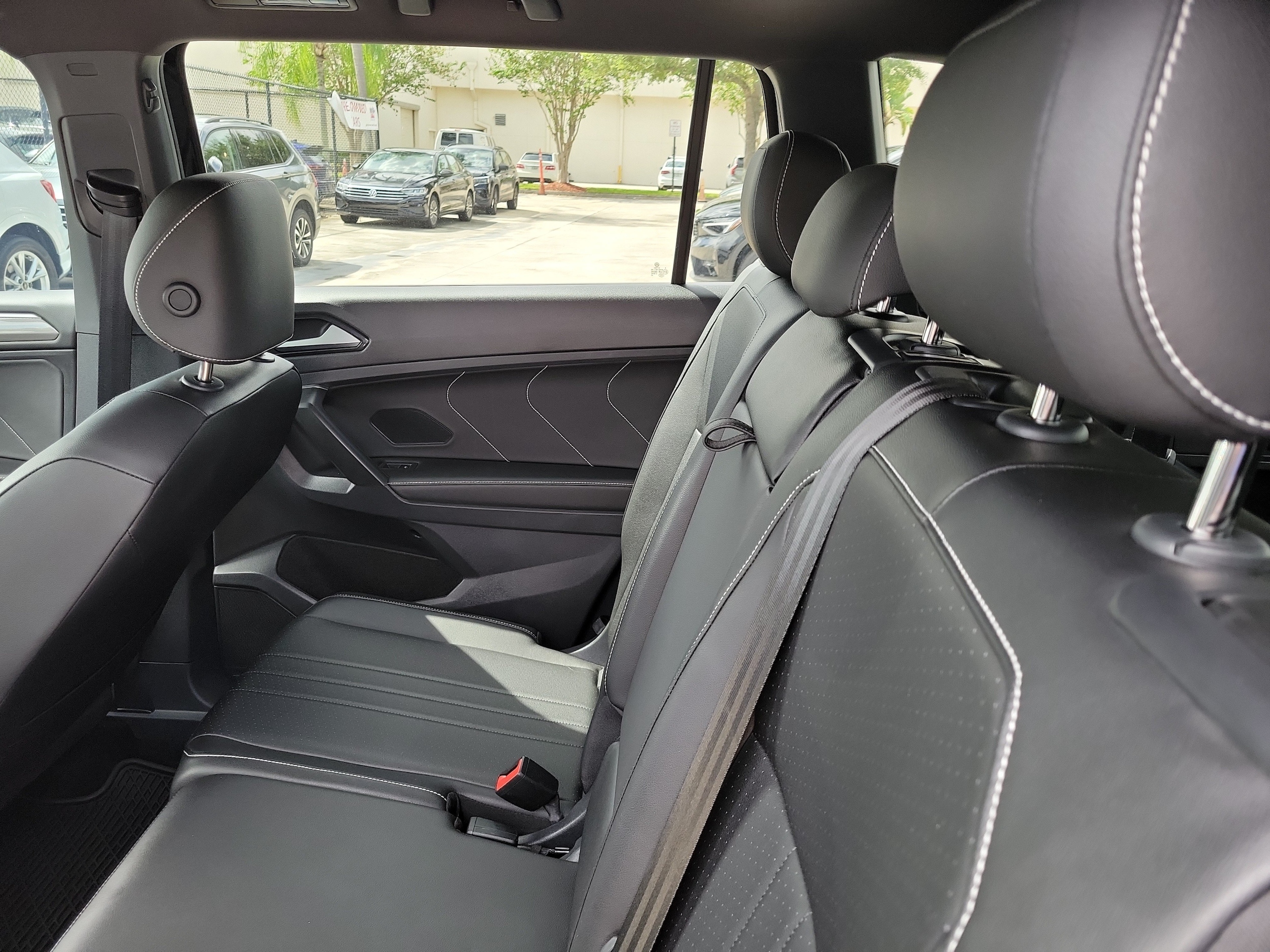 2023 Volkswagen Tiguan SE R-LINE BLACK - Photo 12