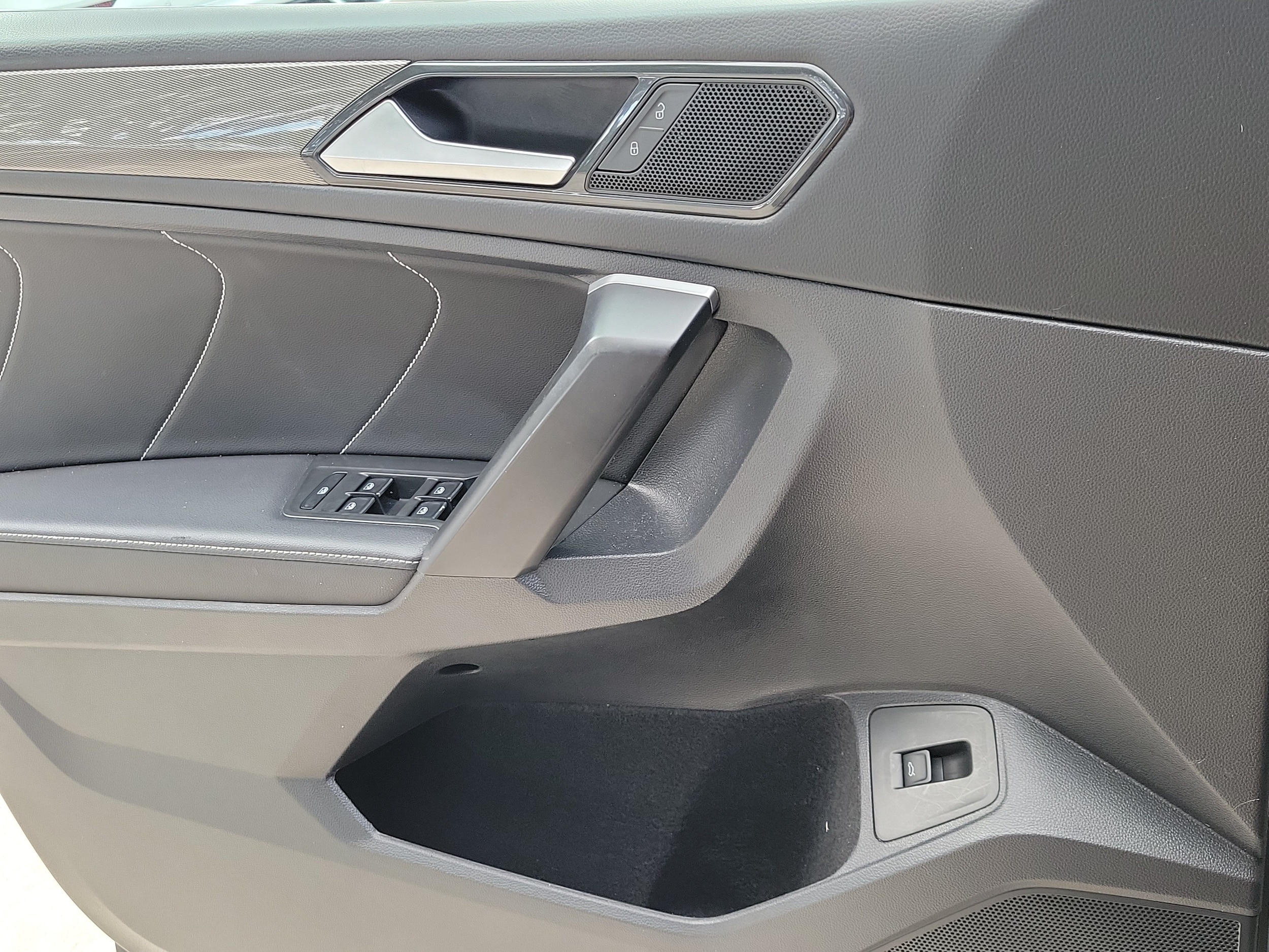 2024 Volkswagen Tiguan SE - Photo 19