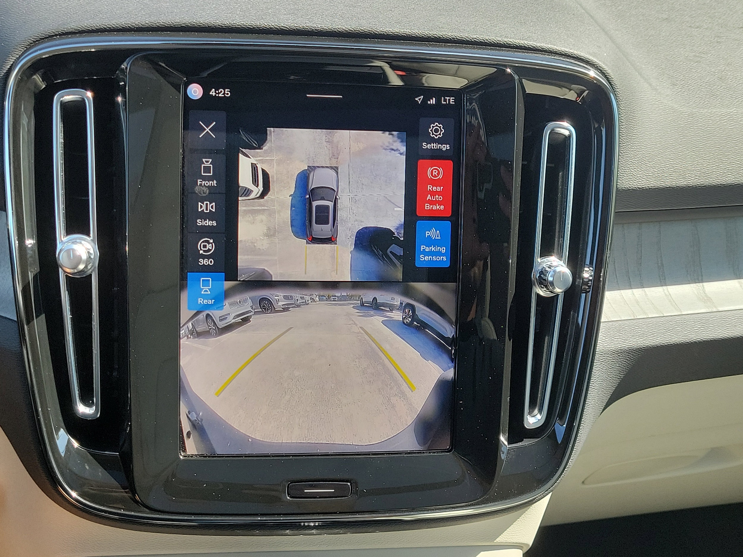 2024 Volvo XC40 Plus - Photo 29