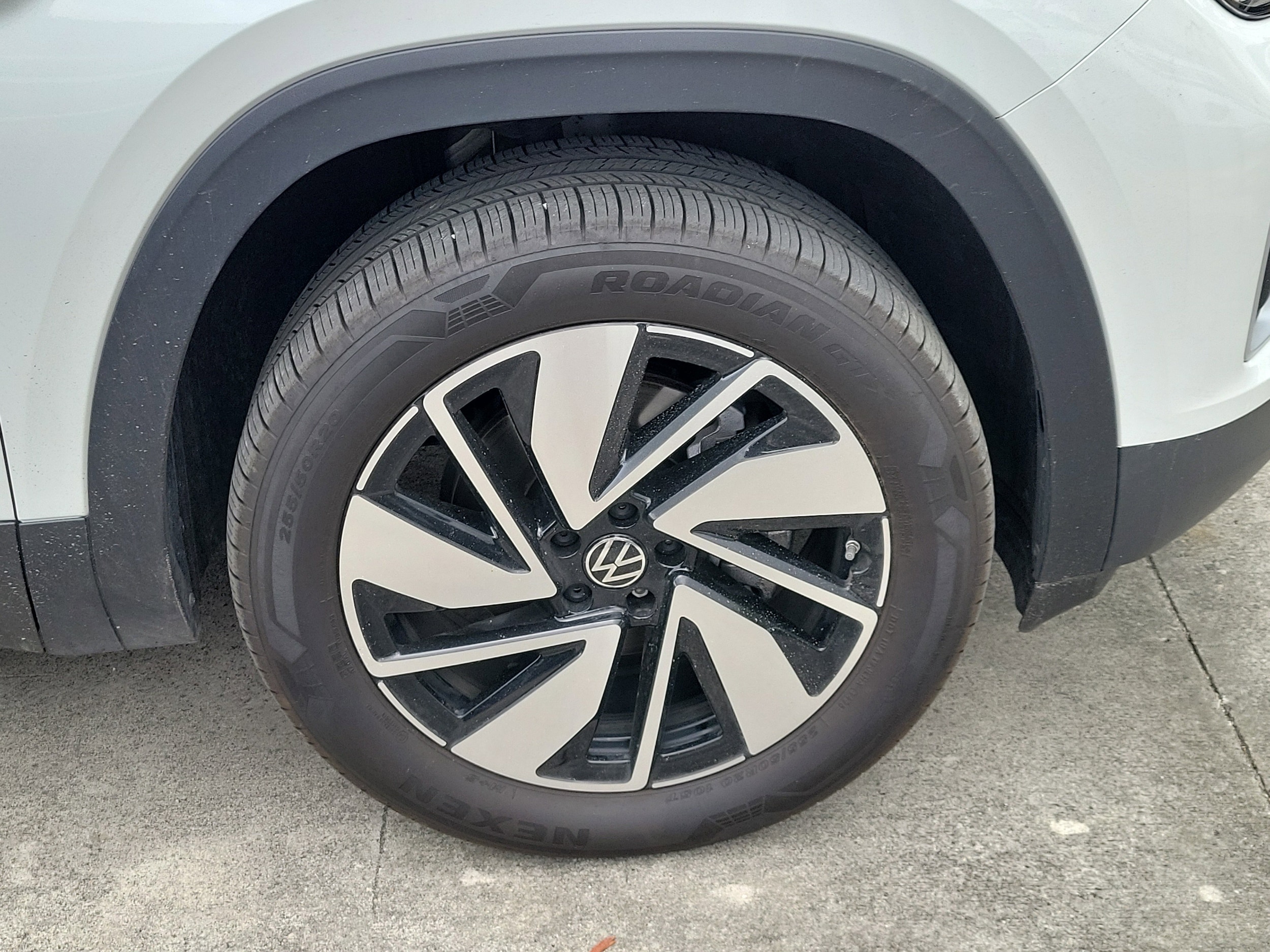 2026 Volkswagen Atlas SE w/Tech - Photo 7