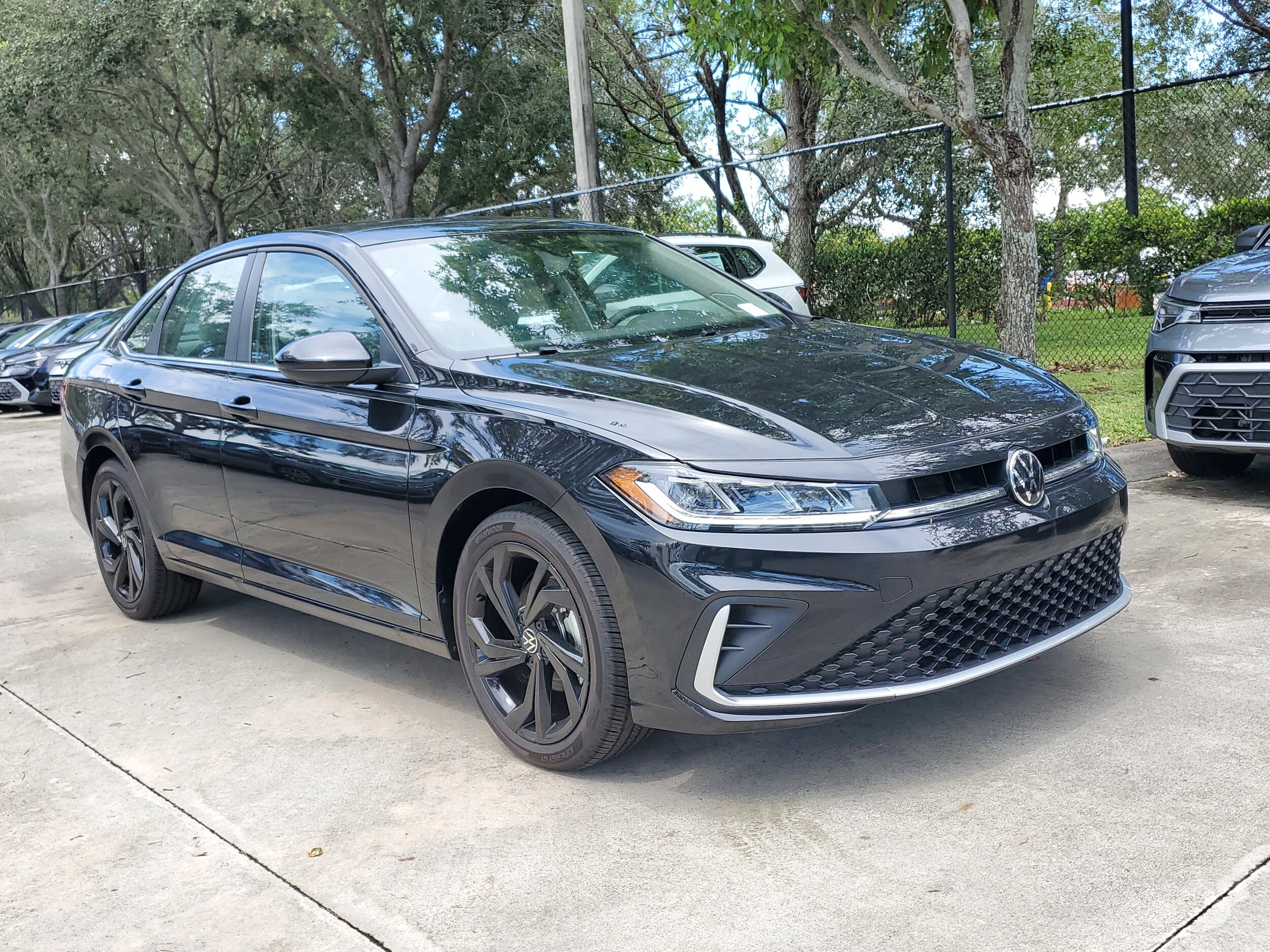 2026 Volkswagen Jetta SE photo 2