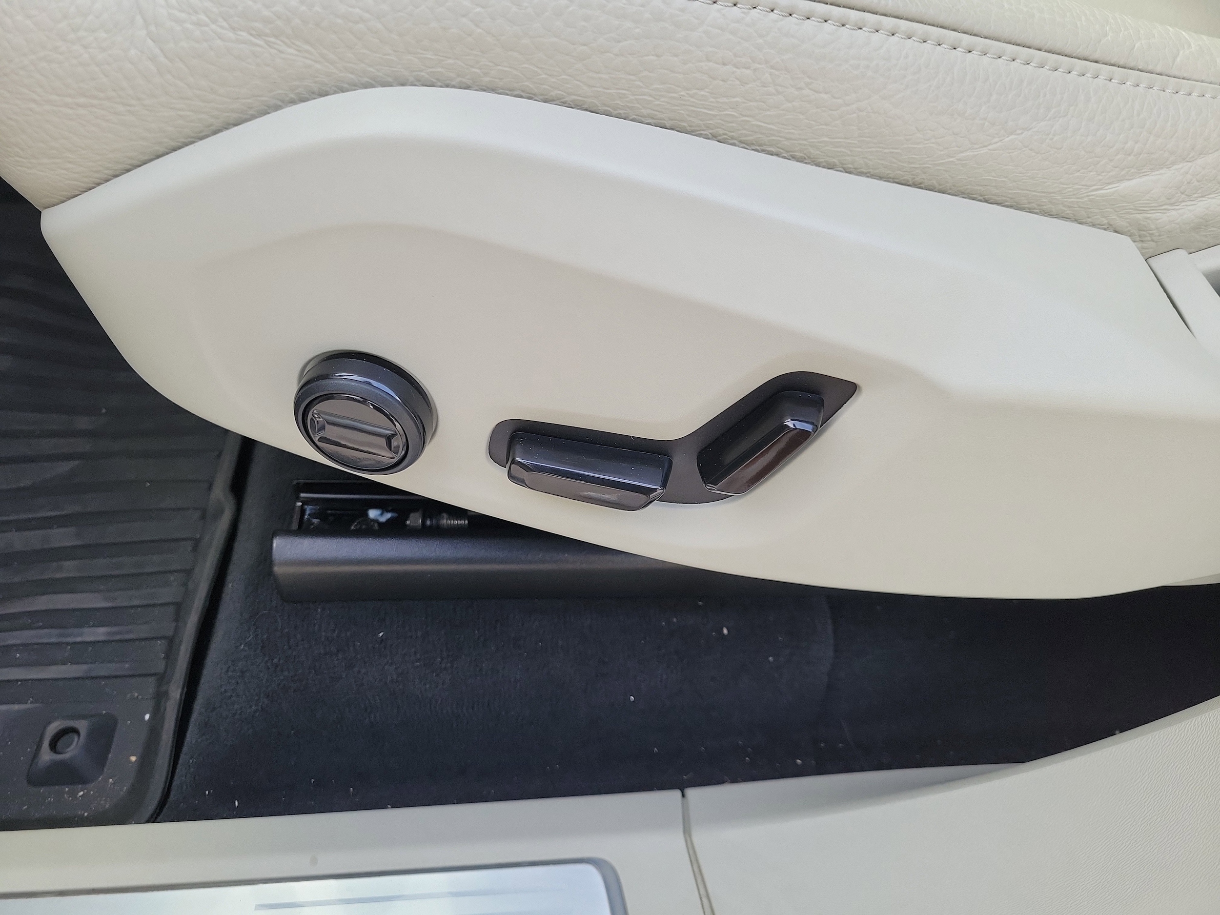 2025 Volvo XC90 Plus - Photo 20