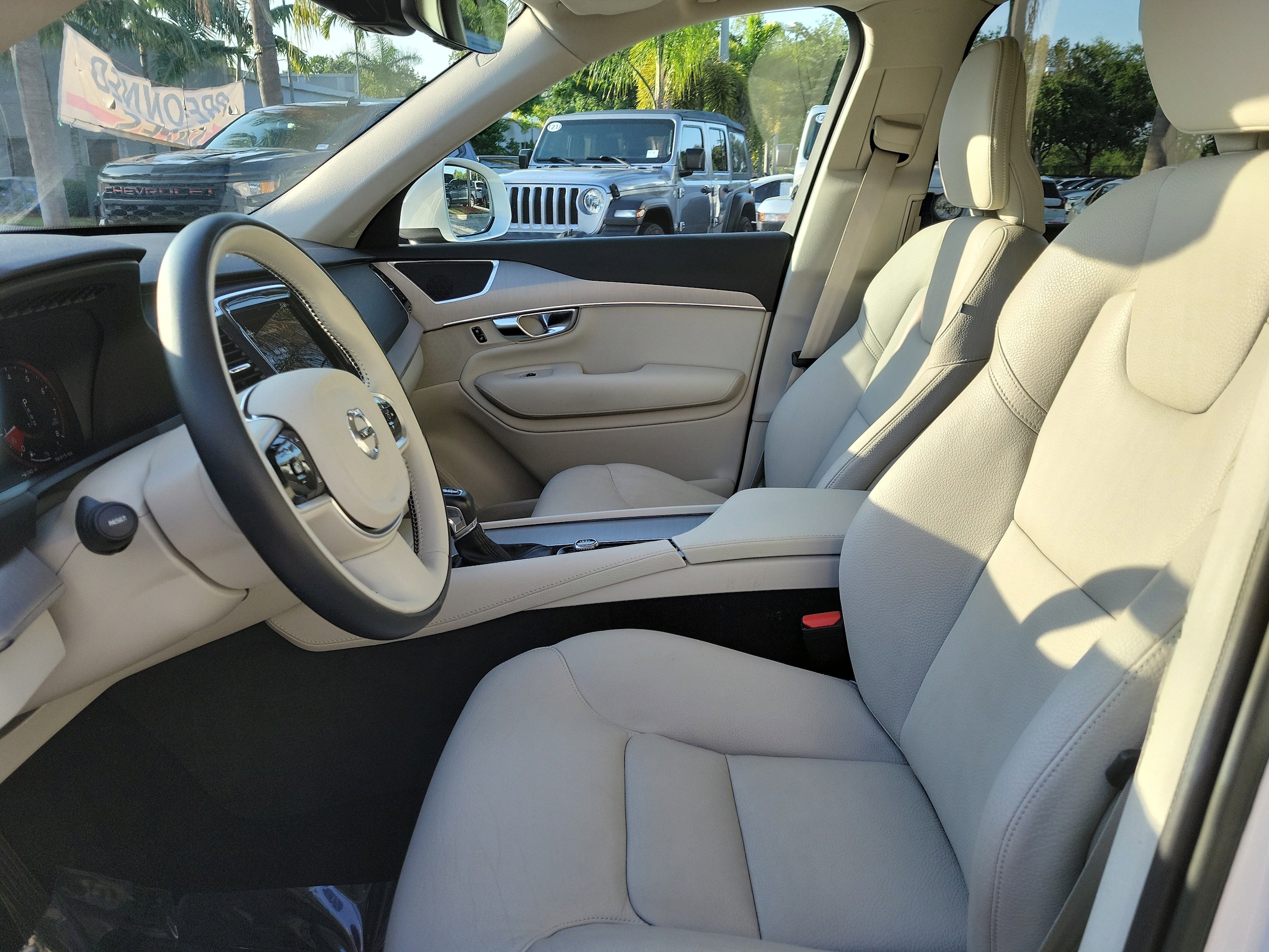 2022 Volvo XC90 Momentum - Photo 16