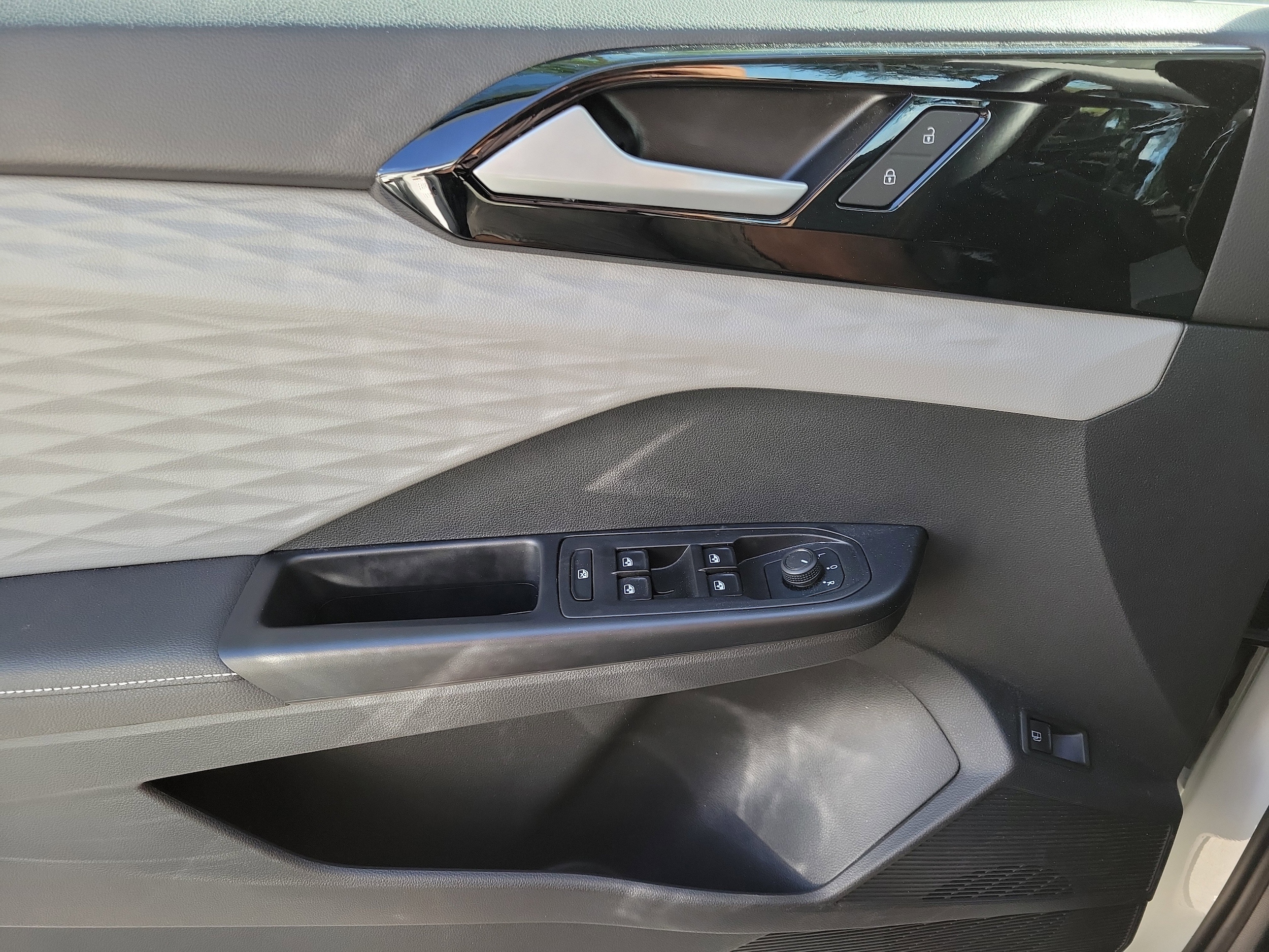 2024 Volkswagen Taos S - Photo 17