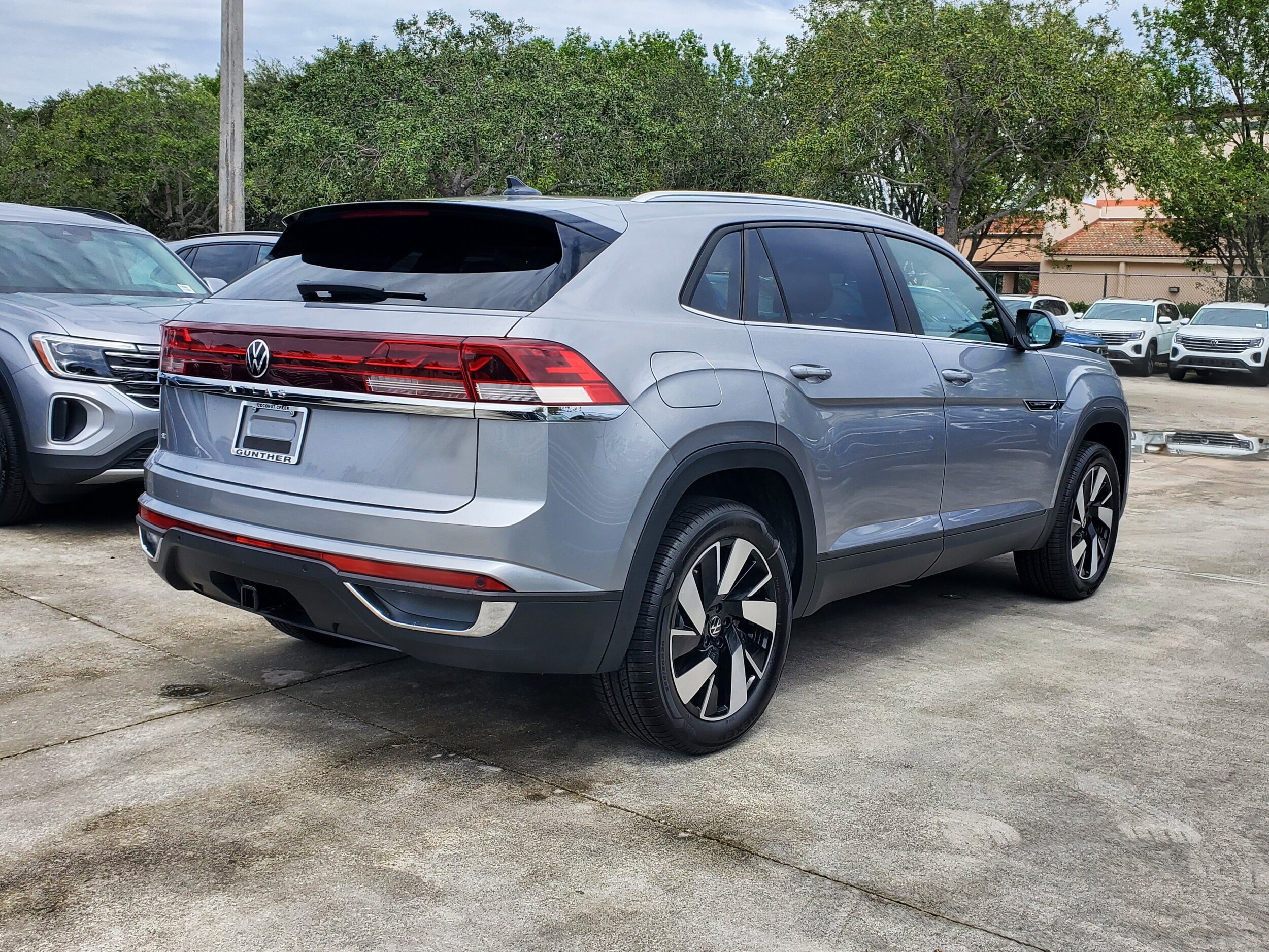 2026 Volkswagen Atlas Cross Sport SE Technology photo 3