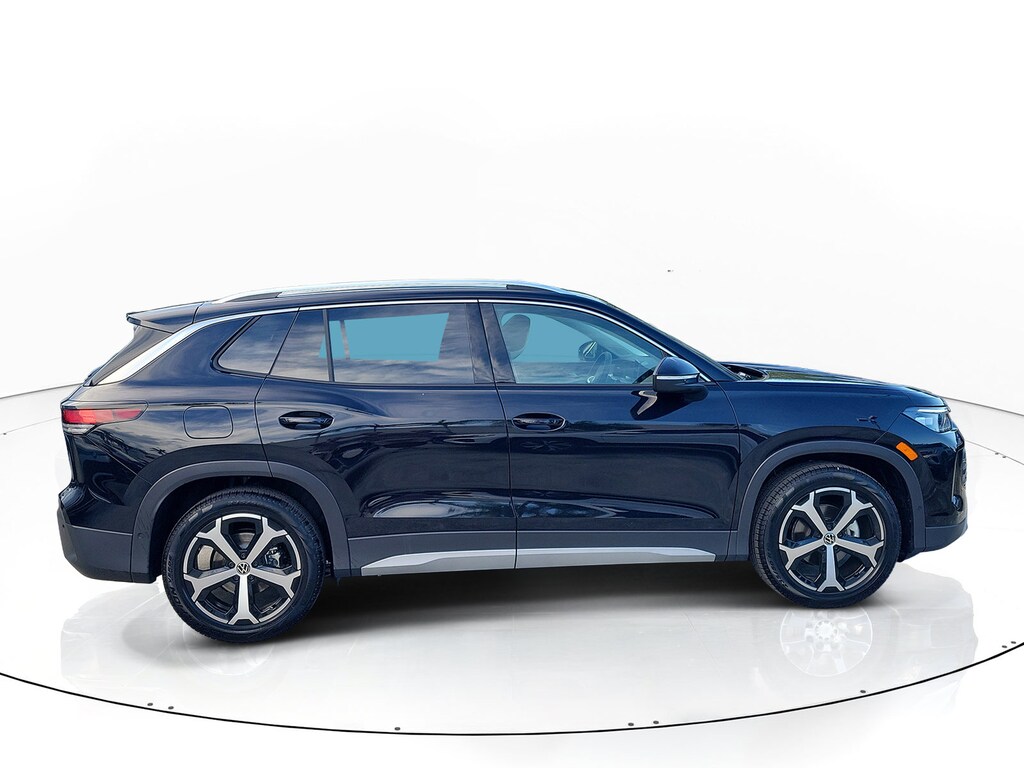 New 2026 Volkswagen Tiguan SE SUV