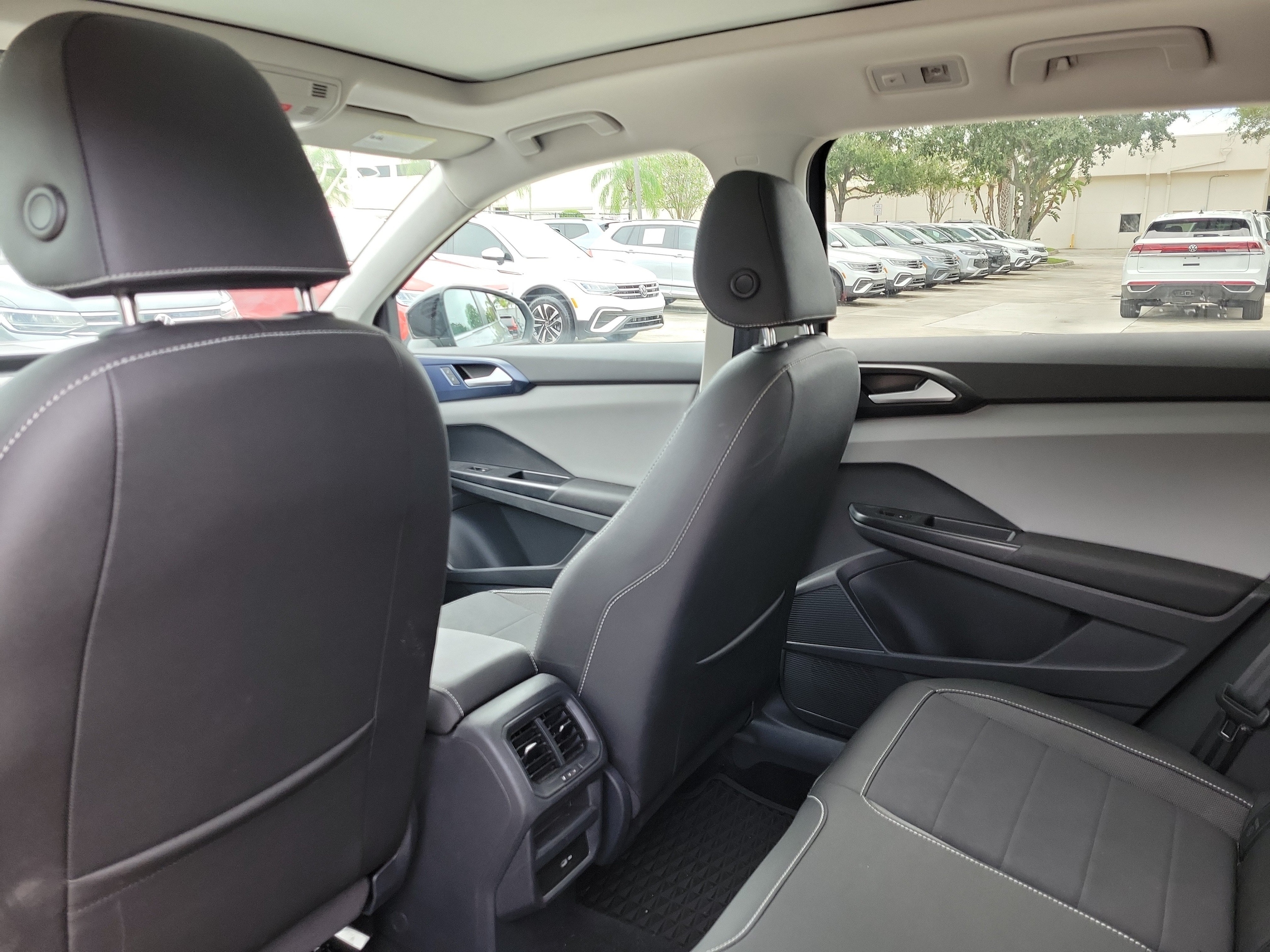 2023 Volkswagen Taos SE - Photo 15