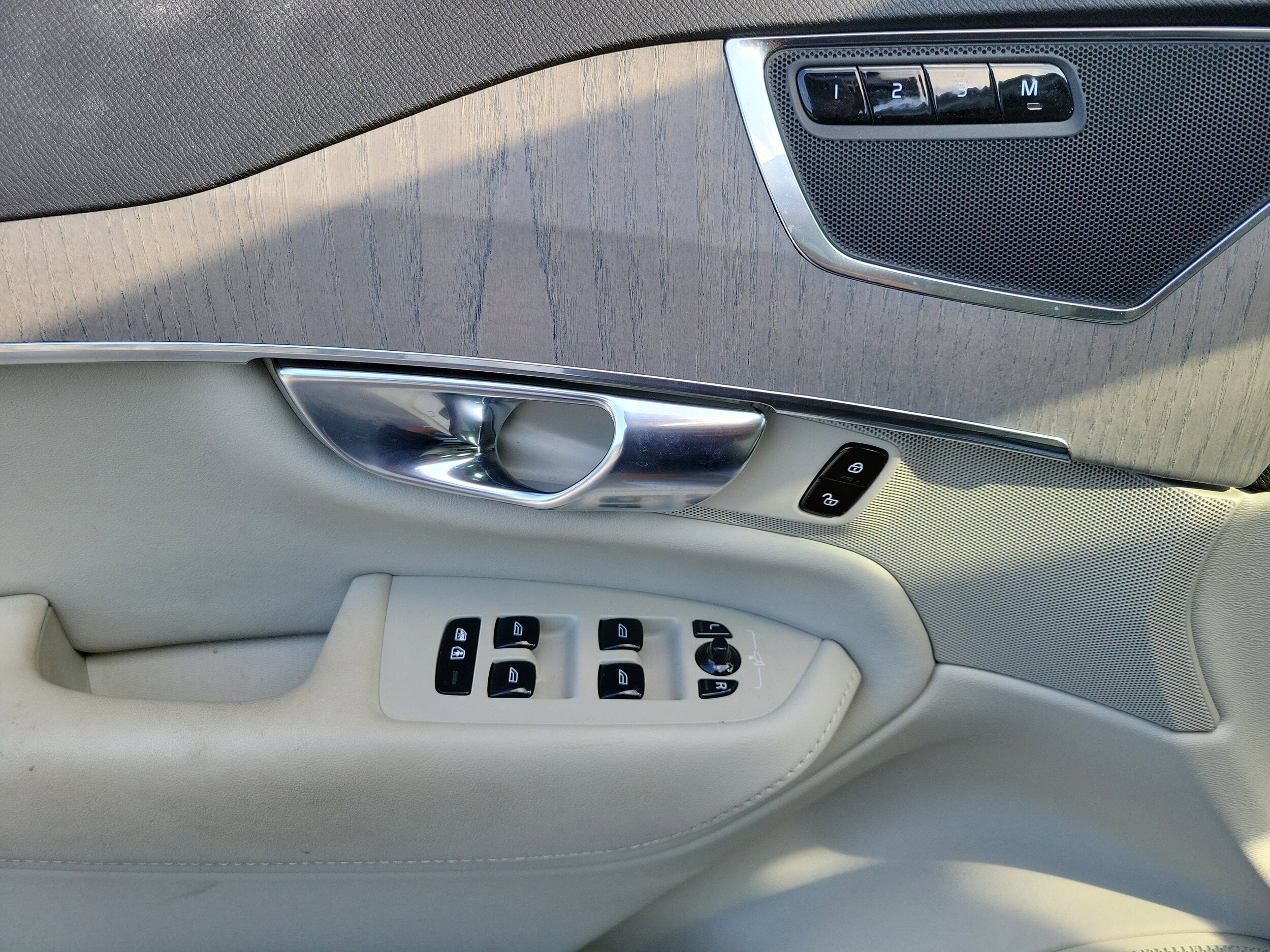 2025 Volvo XC90 Plus - Photo 20