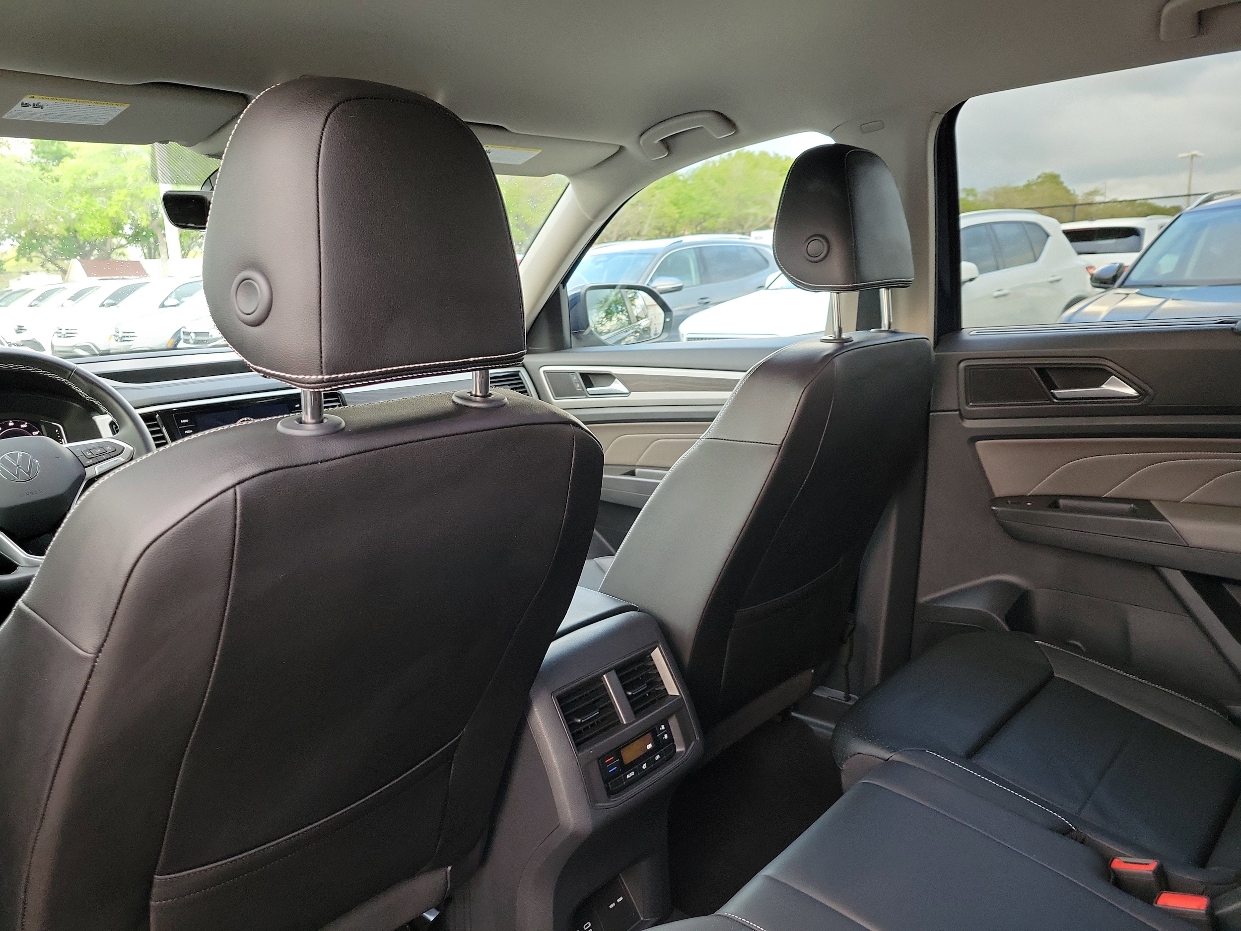 2023 Volkswagen Atlas SE w/Tech - Photo 16