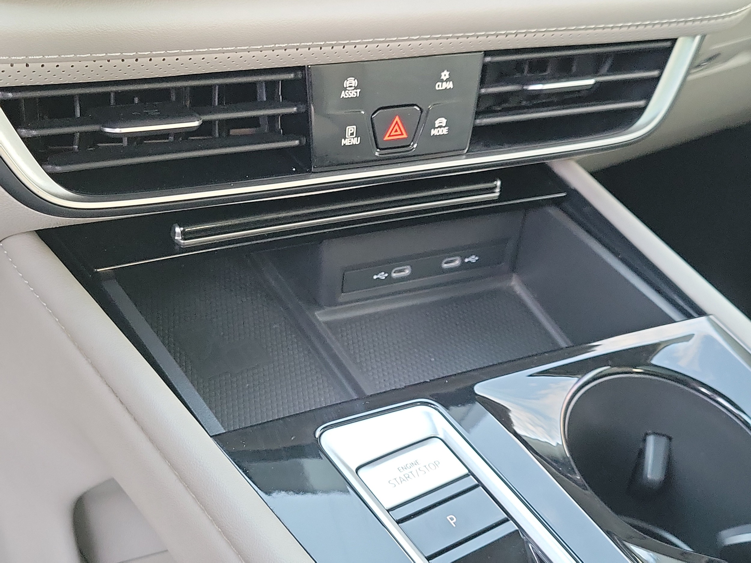 2024 Volkswagen Atlas SE w/Tech - Photo 16