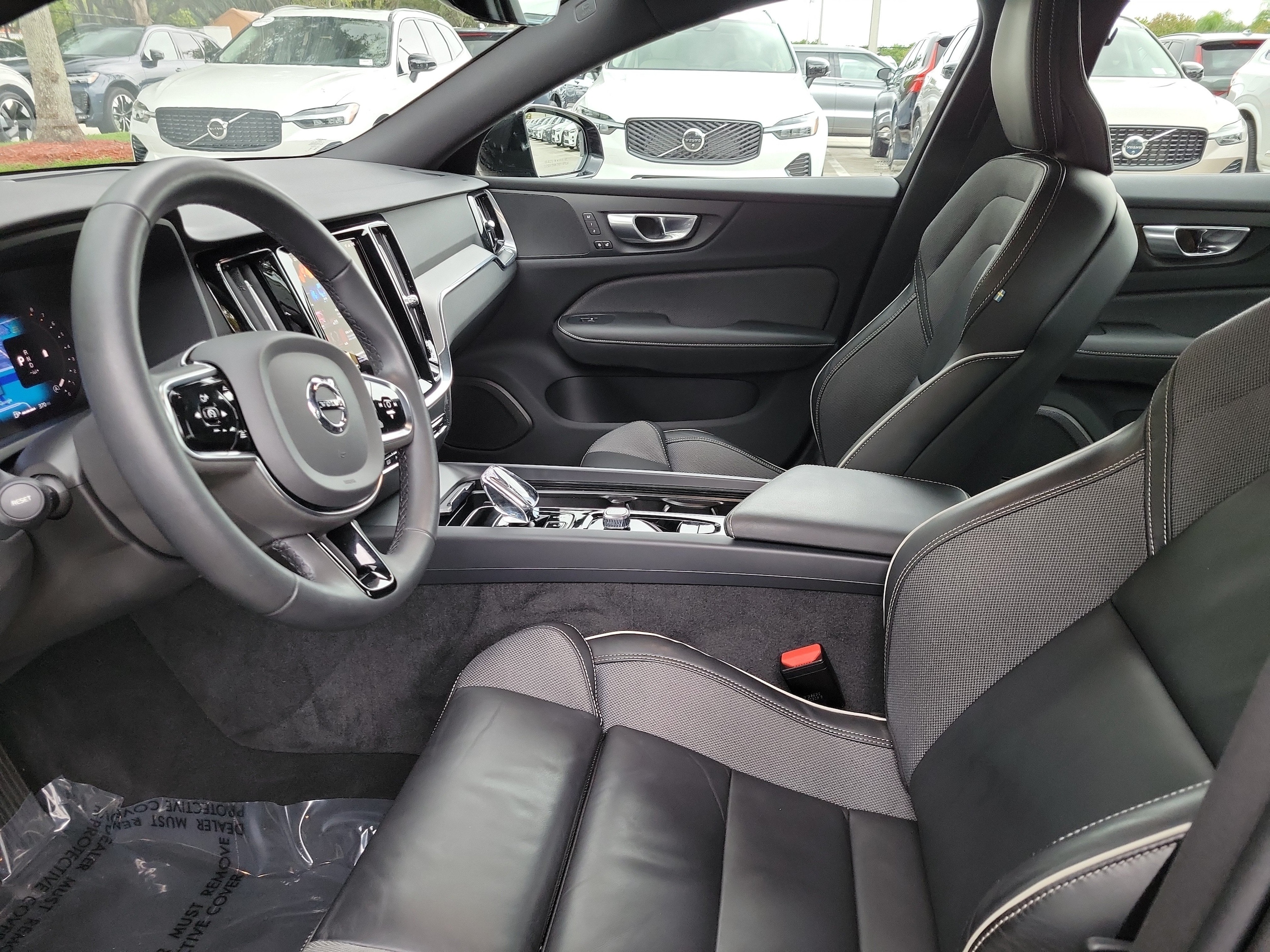 2024 Volvo S60 Plus - Photo 15
