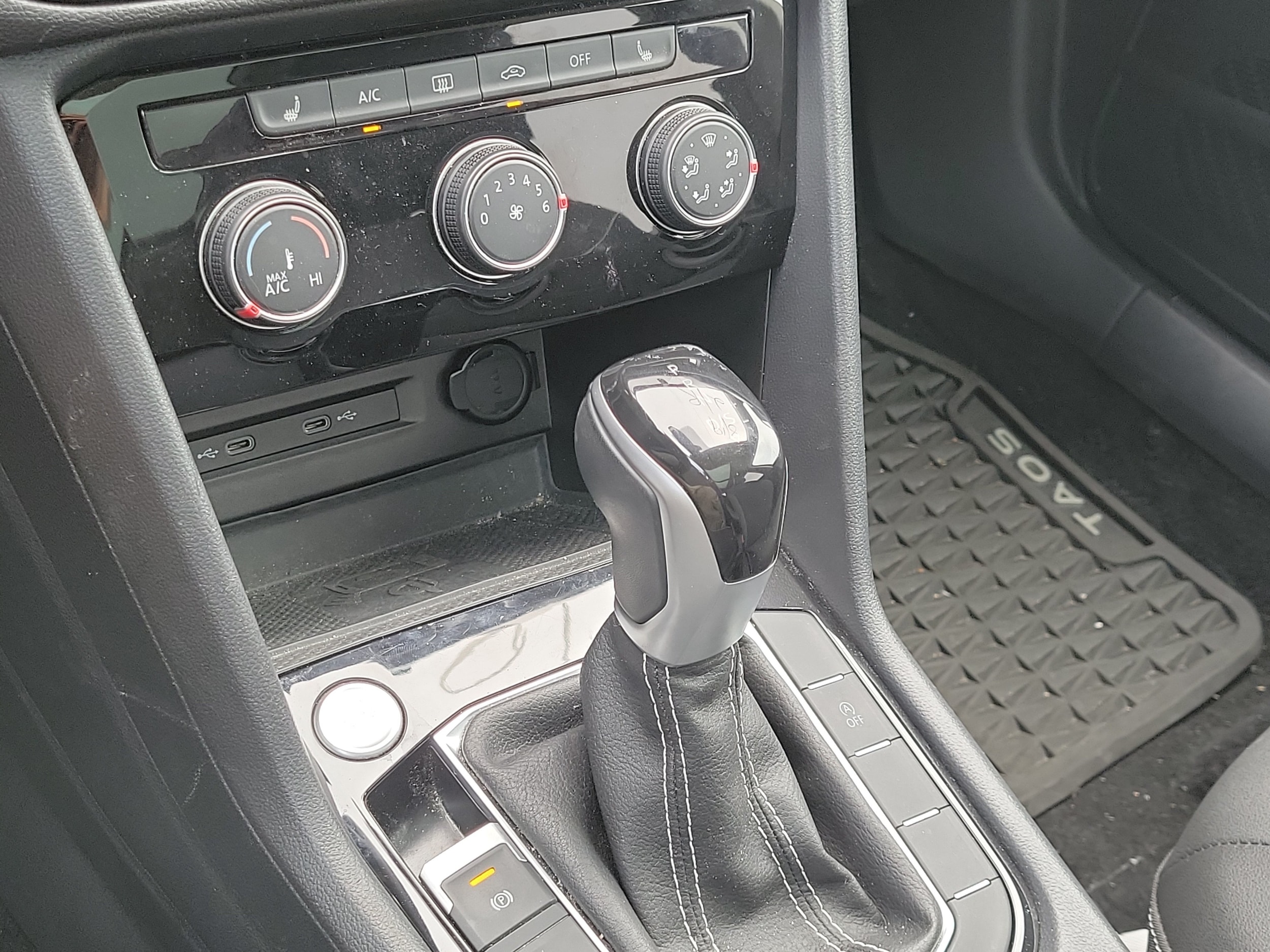 2023 Volkswagen Taos SE - Photo 26