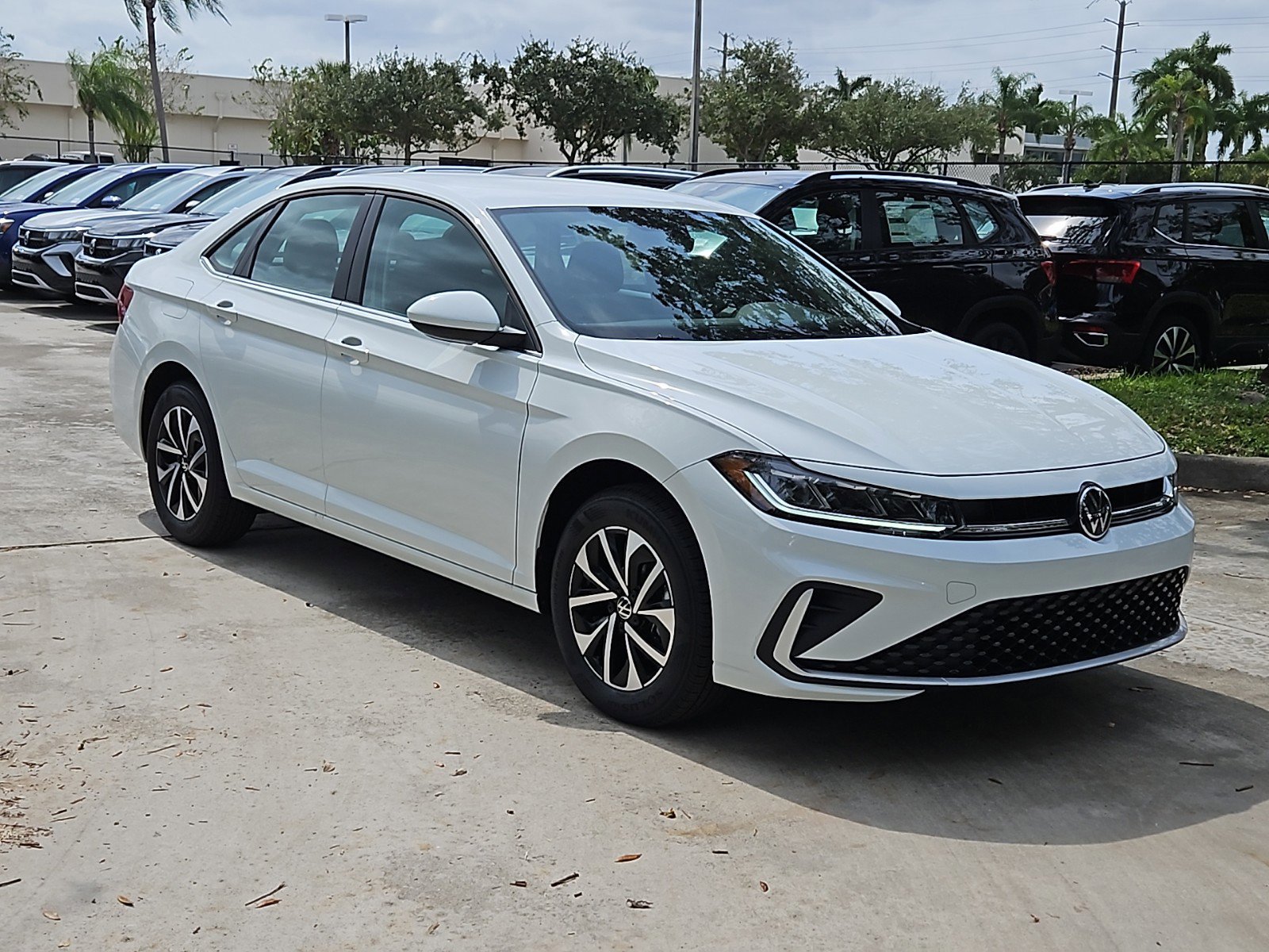 2025 Volkswagen Jetta 1.5T S photo 2
