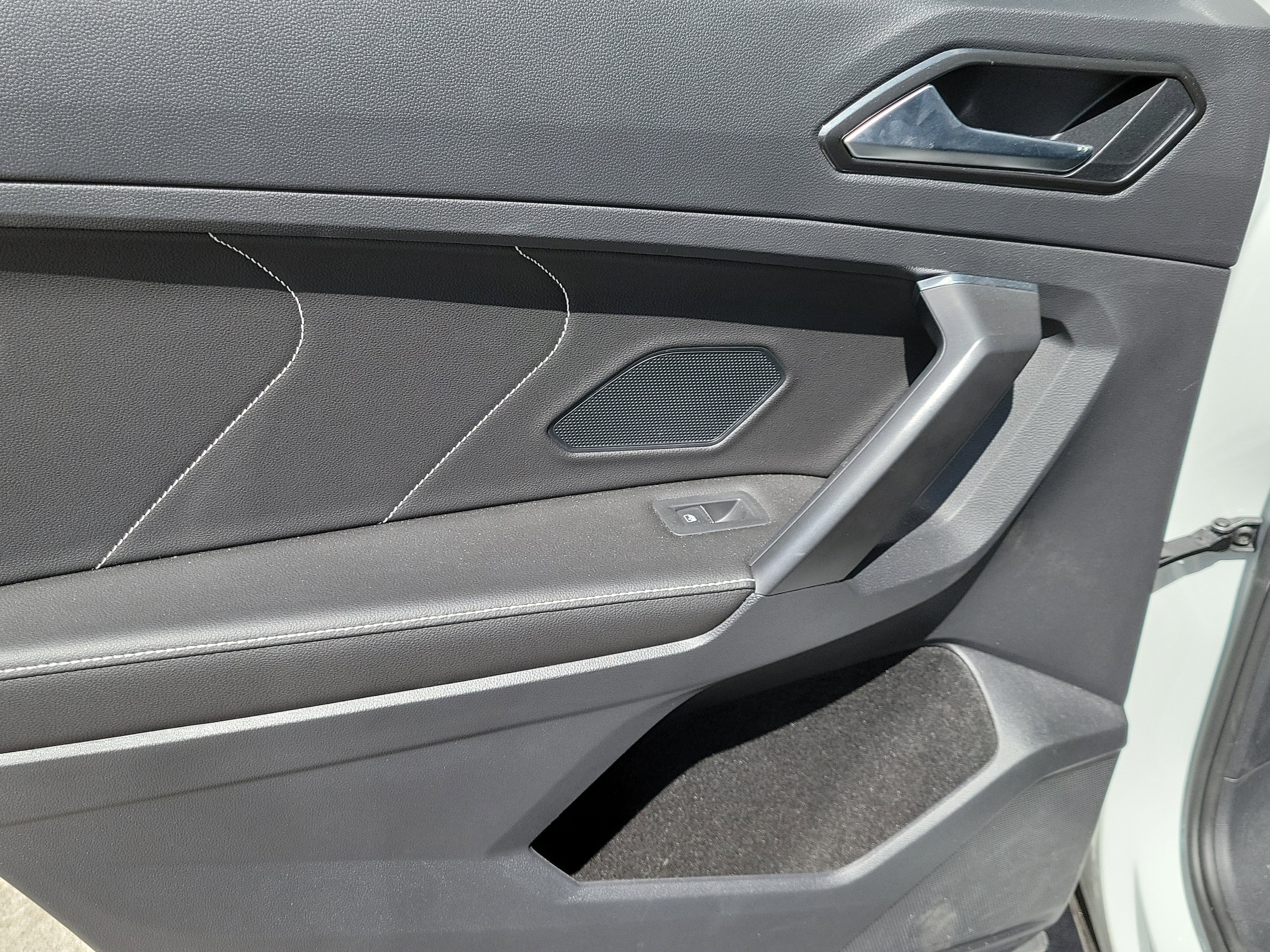 2023 Volkswagen Tiguan SE - Photo 13
