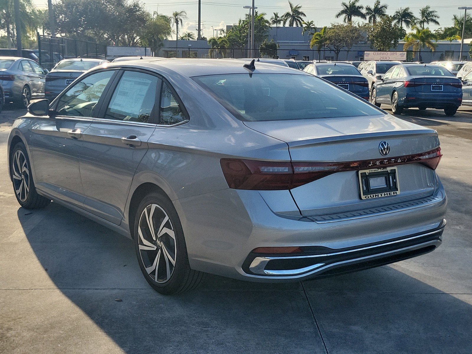 2025 Volkswagen Jetta 1.5T SEL photo 4