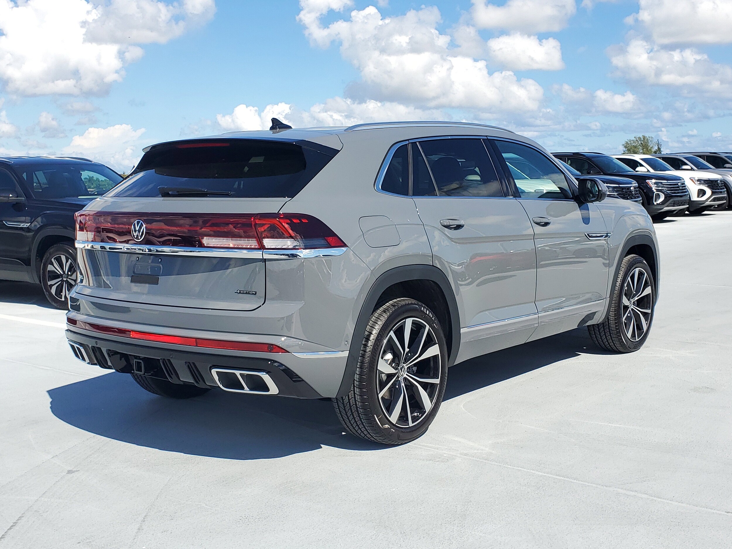 2026 Volkswagen Atlas Cross Sport SEL Premium R-Line photo 2