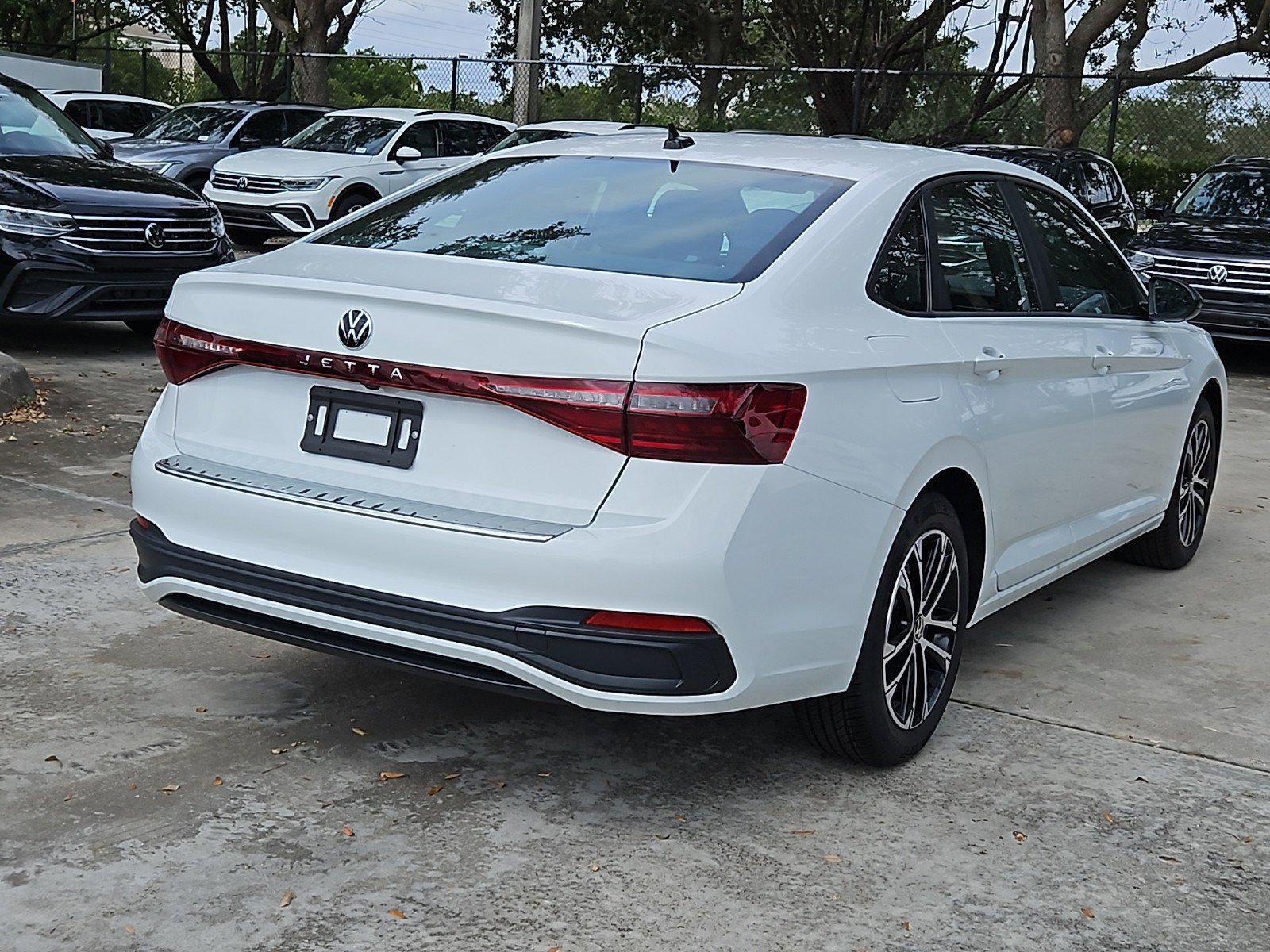 2025 Volkswagen Jetta 1.5T Sport photo 3