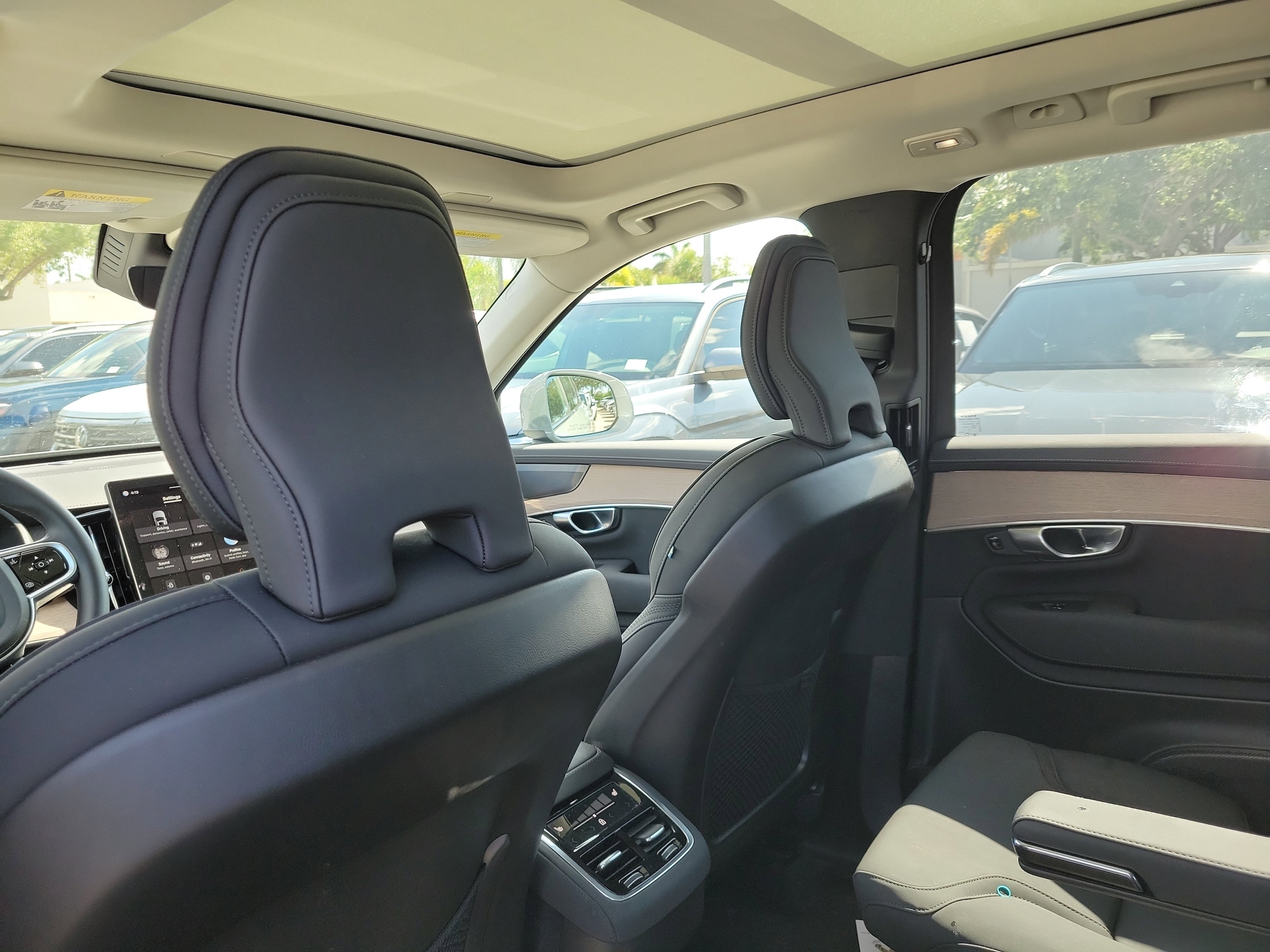 2025 Volvo XC90 Plus - Photo 16