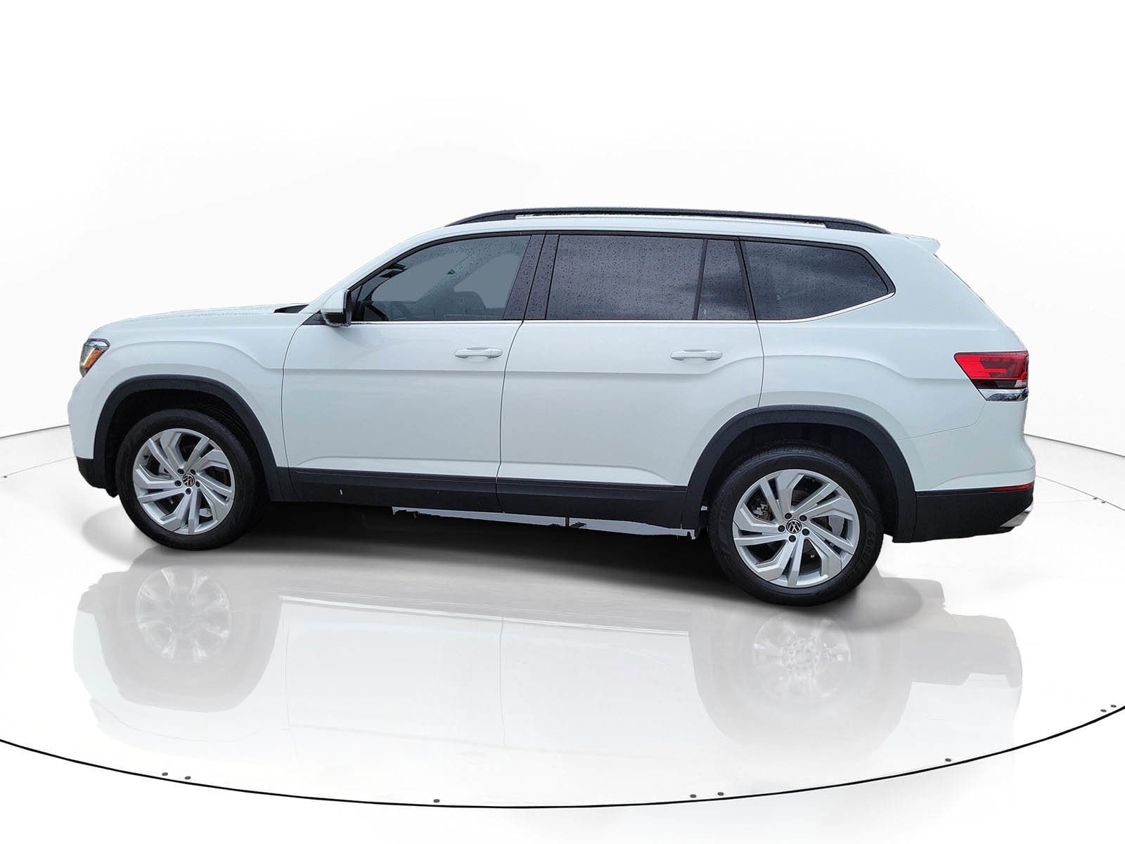2023 Volkswagen Atlas SE w/Tech - Photo 8