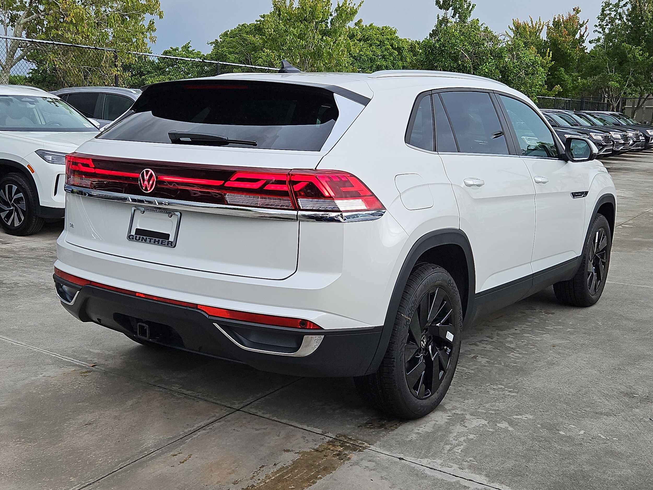 2026 Volkswagen Atlas Cross Sport SE Technology photo 3