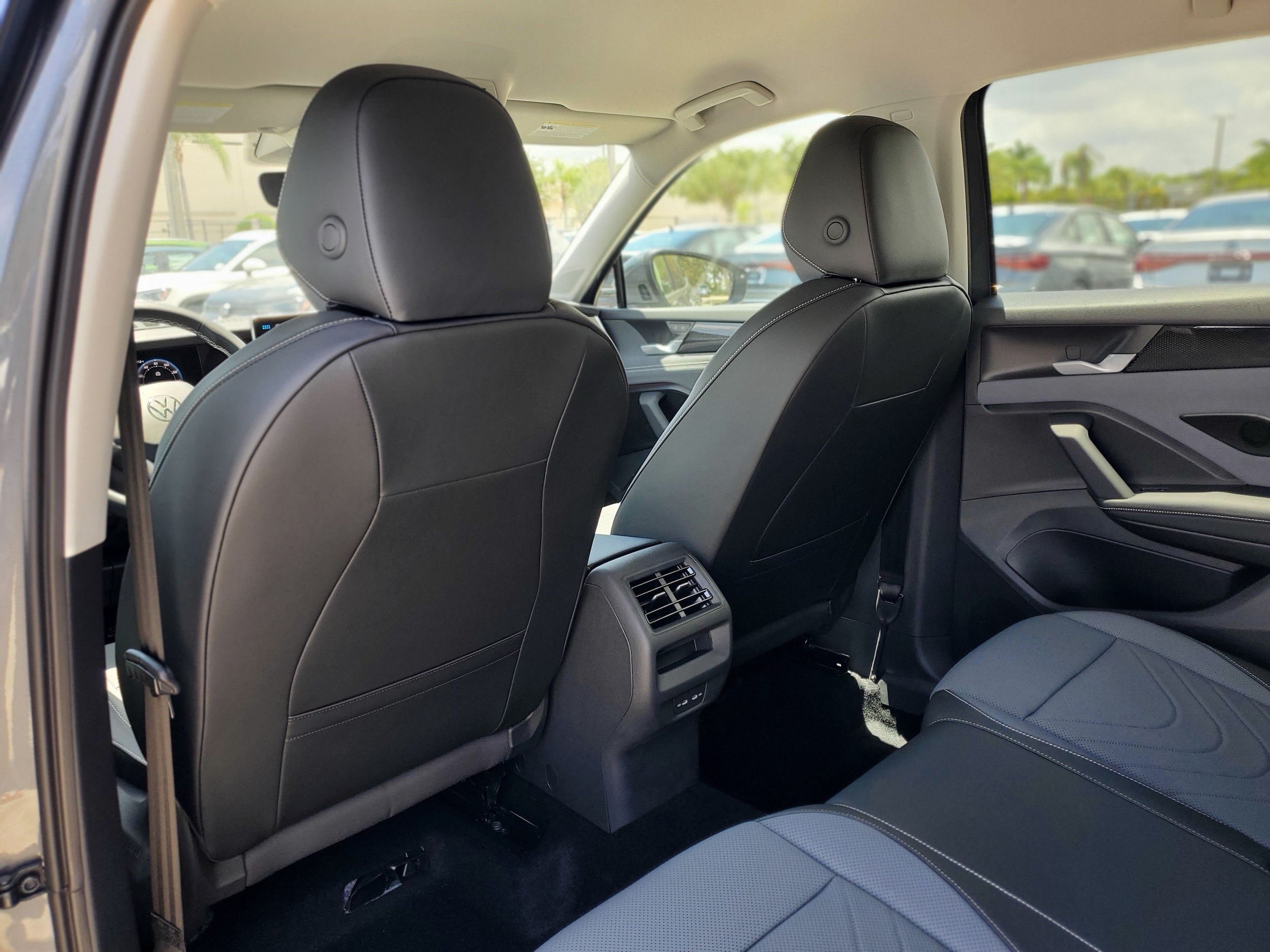 2026 Volkswagen Tiguan SE - Photo 7