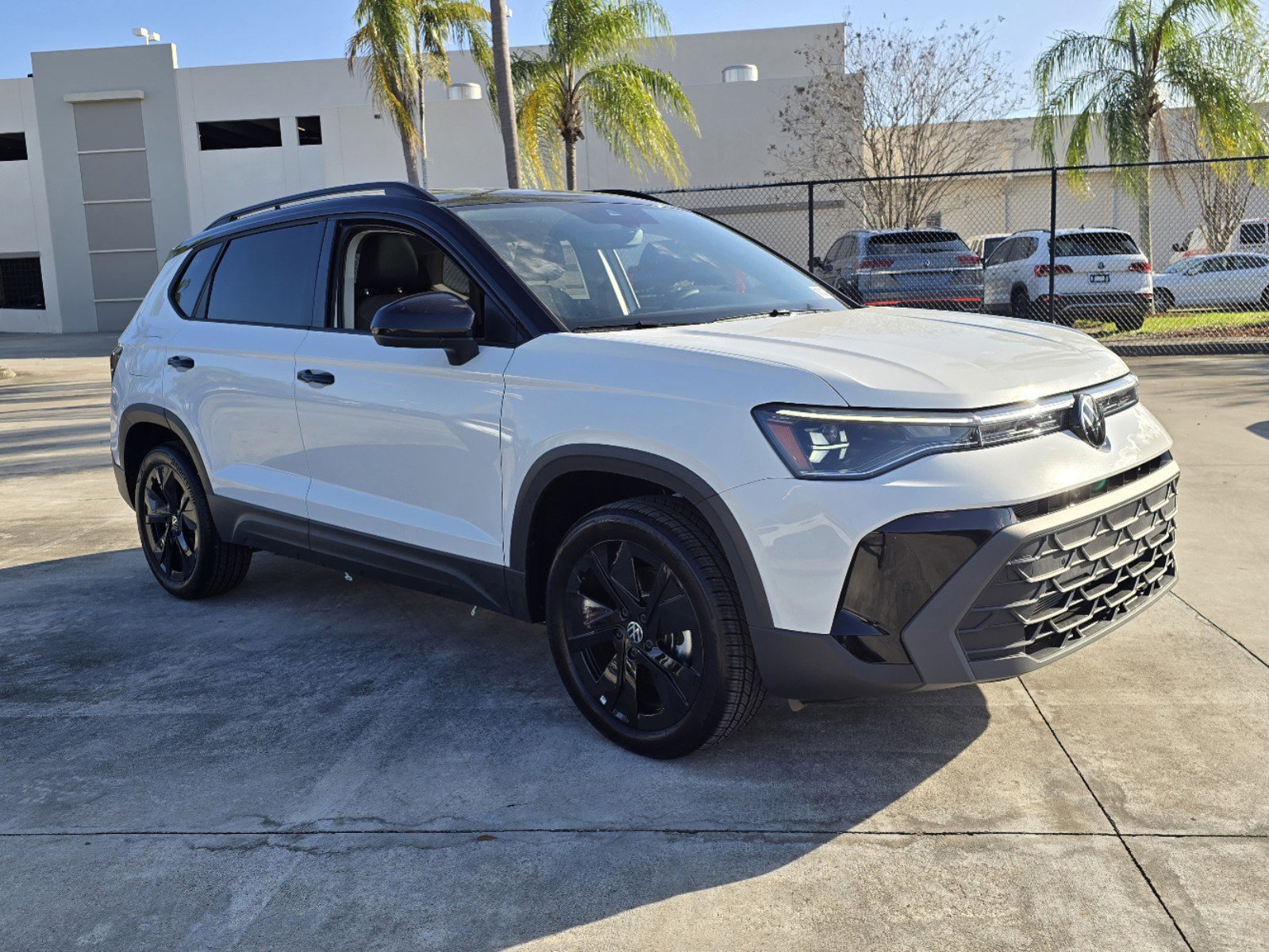 2025 Volkswagen Taos SE photo 3