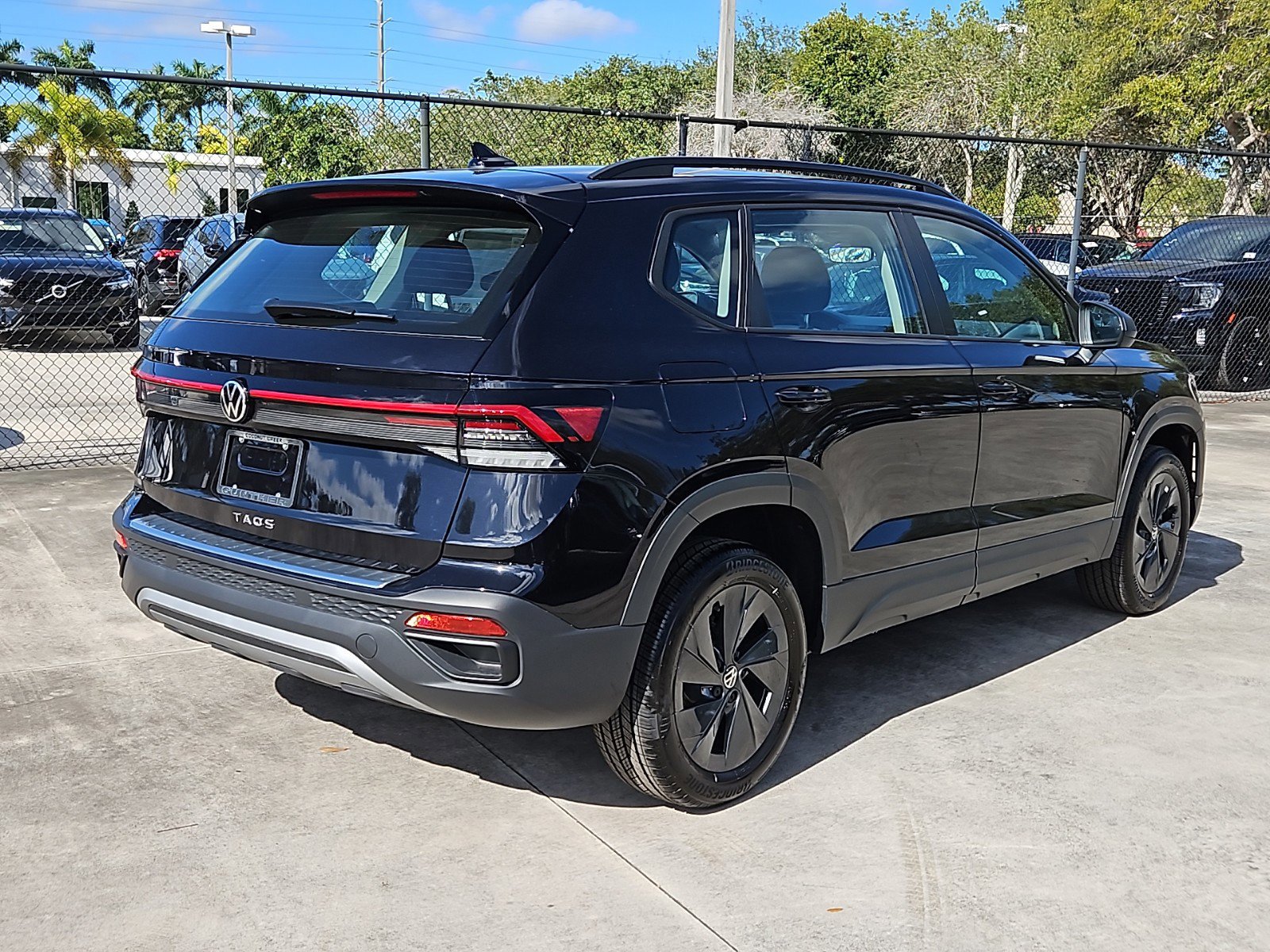 2025 Volkswagen Taos S photo 3