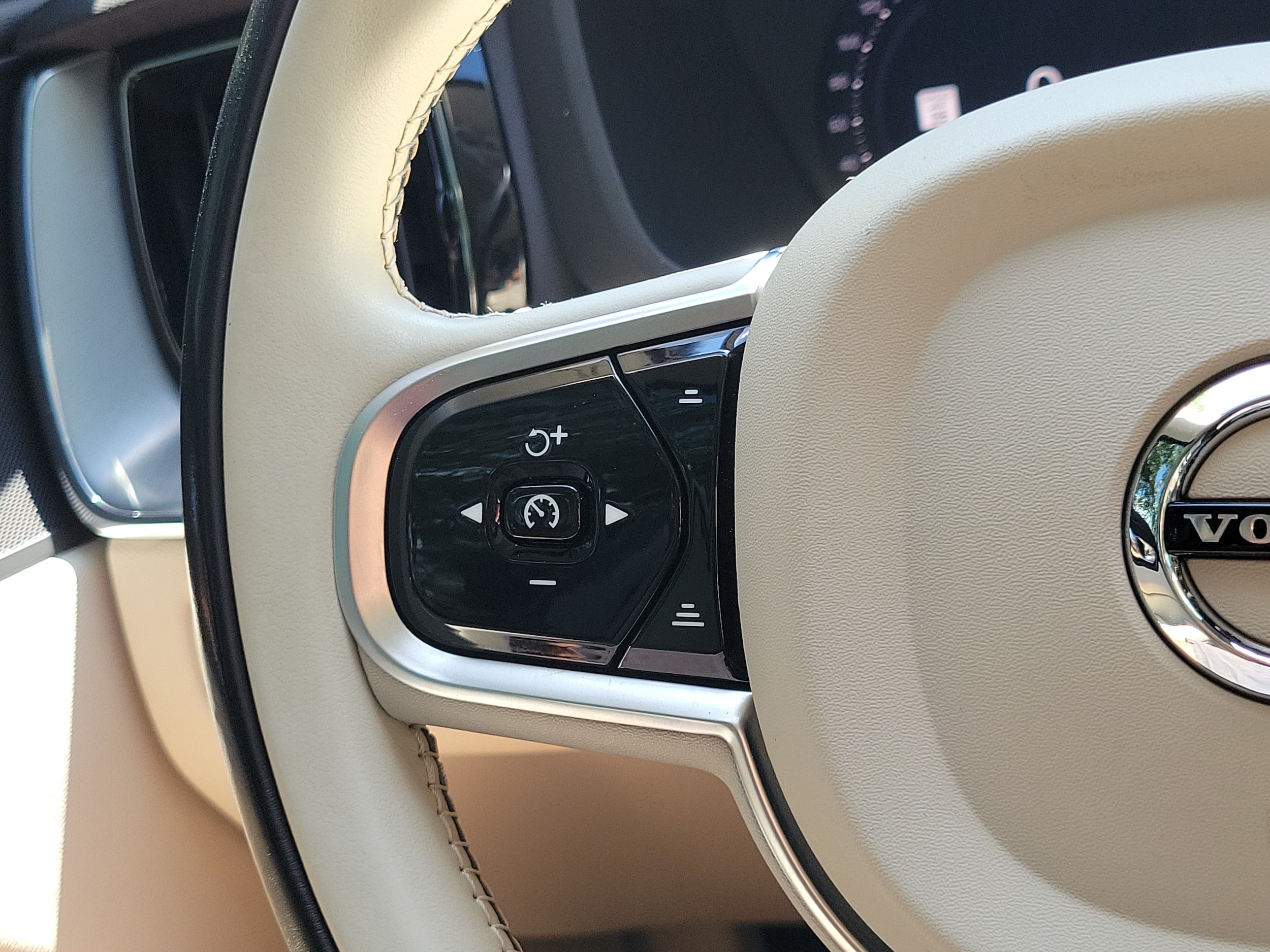 2023 Volvo XC60 Core - Photo 23