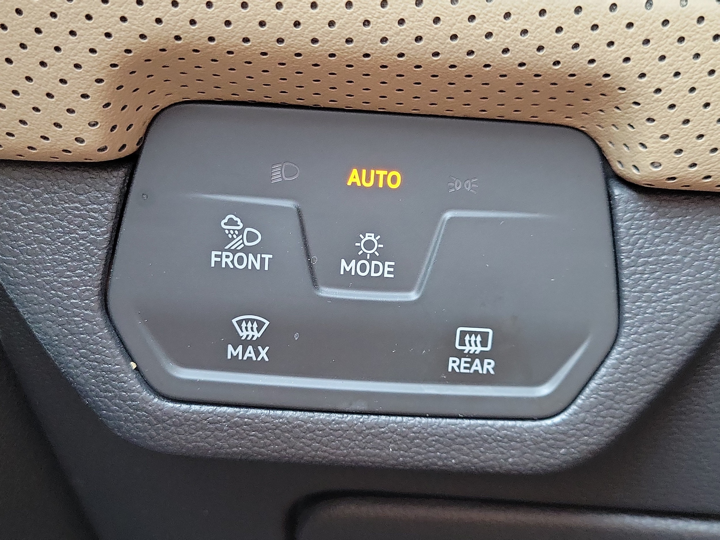 2024 Volkswagen Atlas Cross Sport SE w/Tech - Photo 26