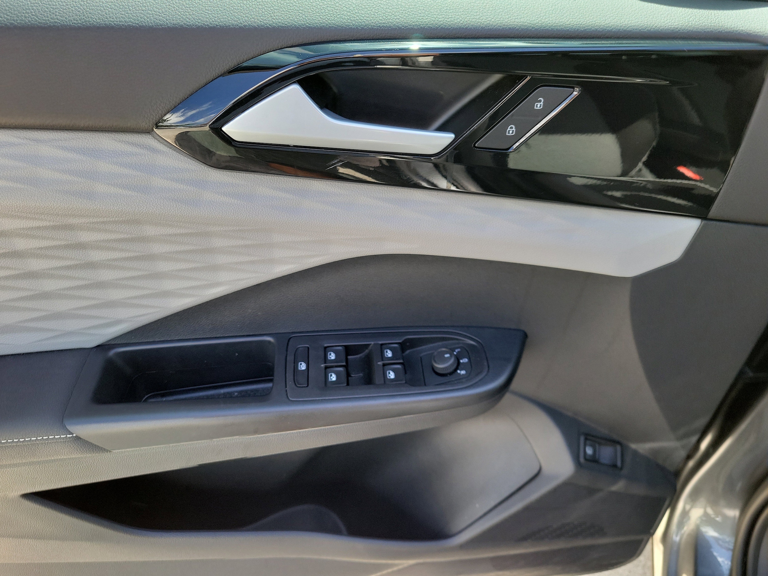 2024 Volkswagen Taos S - Photo 18