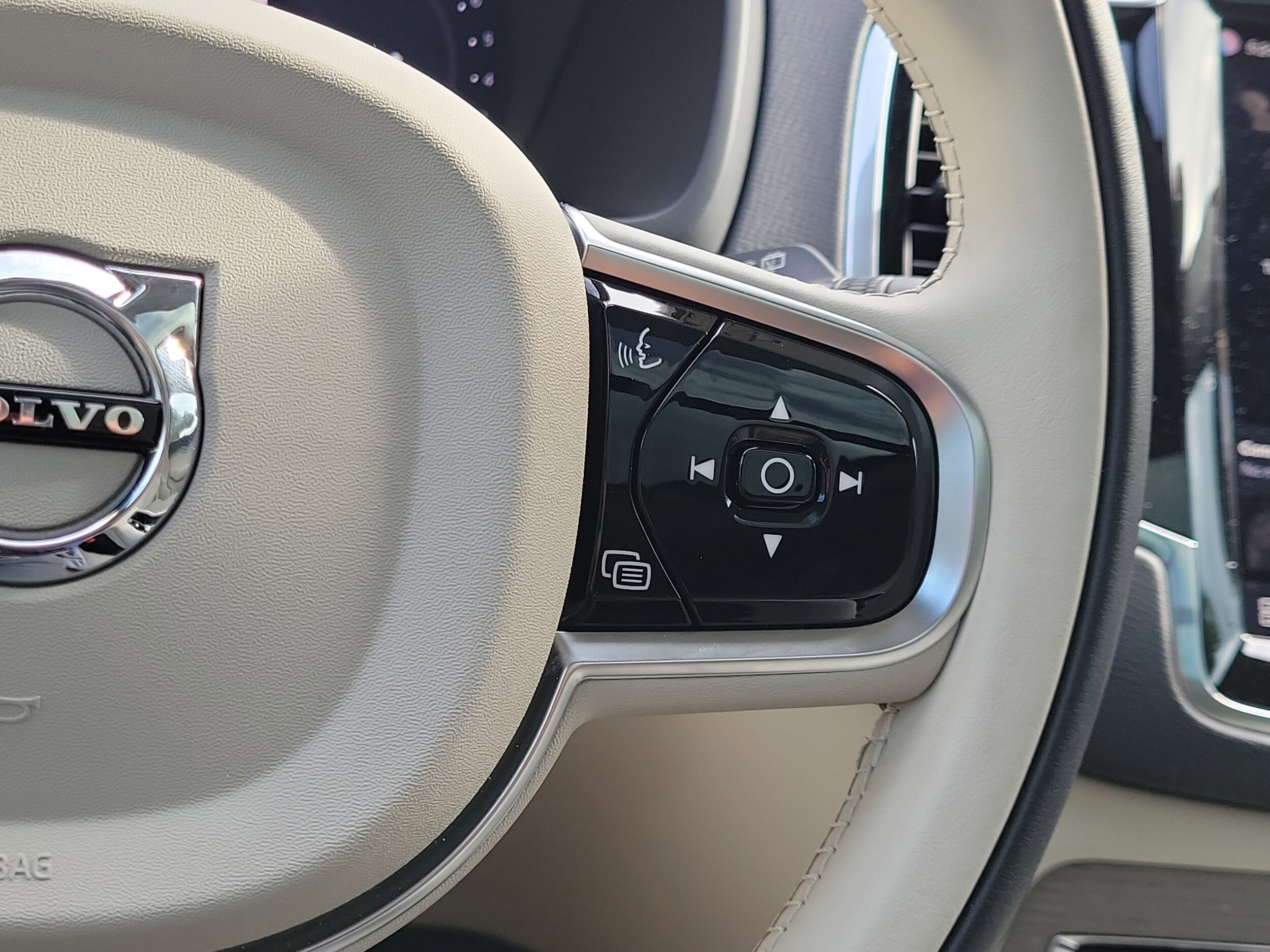 2025 Volvo XC90 Plus - Photo 26