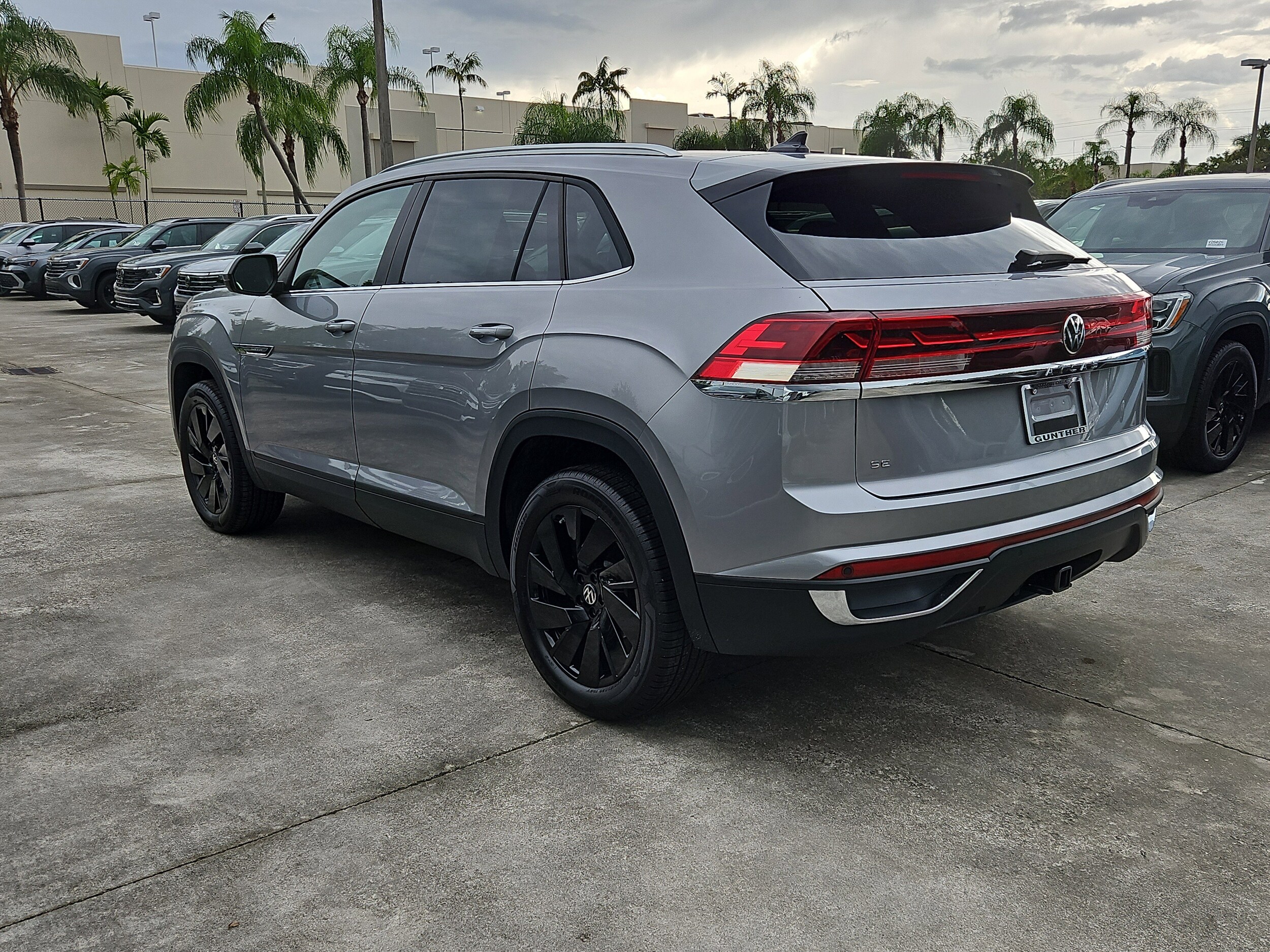 2026 Volkswagen Atlas Cross Sport SE Technology photo 2