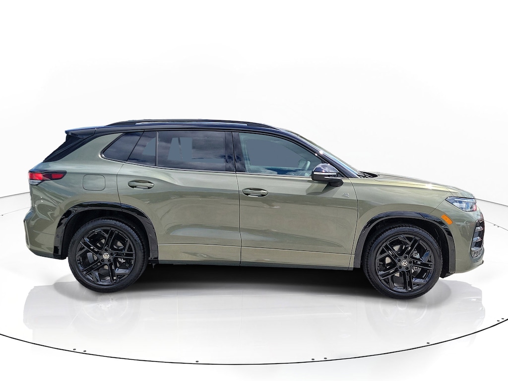 New 2026 Volkswagen Tiguan 2.0T SE R-Line Black SUV